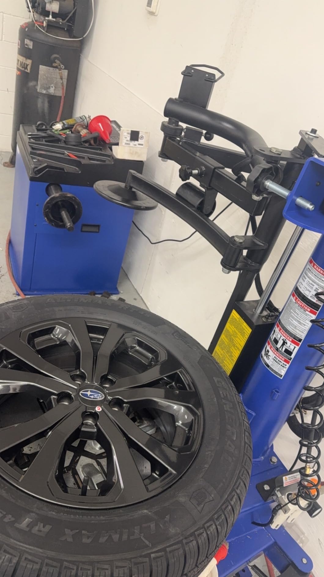 XK 2.0 Horsepower Automatic Tire Machine Tire Changer Wheel Balancers Machine Rim Balancer Combo 960 690 Rim Clamping 12-24 Inches with 36 Month Parts Replacement customer photo 1