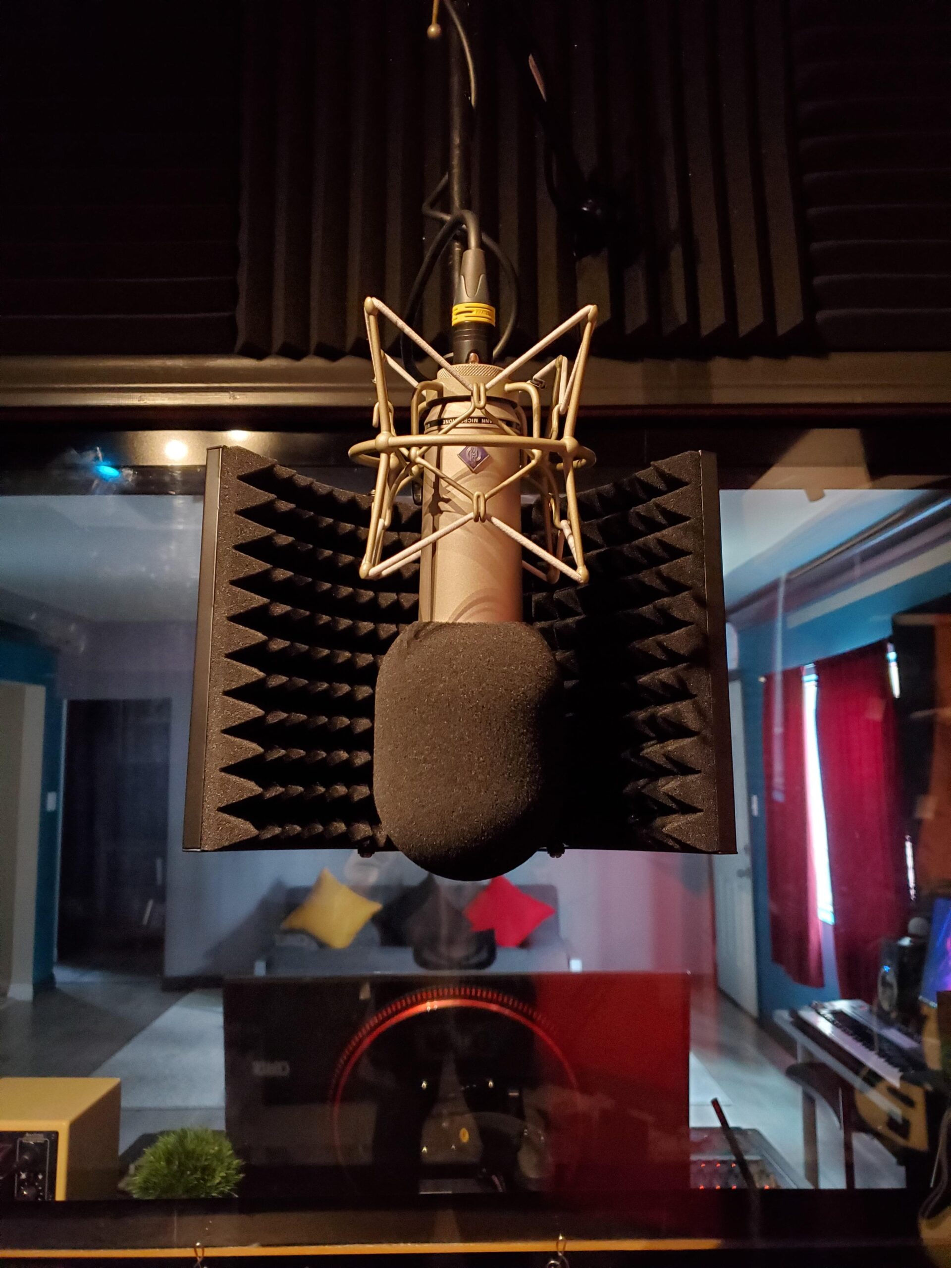 Aokeo Professional Studio Recording Microphone Isolation Shield, Suitable for Blue Yeti and Any Condenser Microphone Recording Equipment (AO-403) customer photo 2