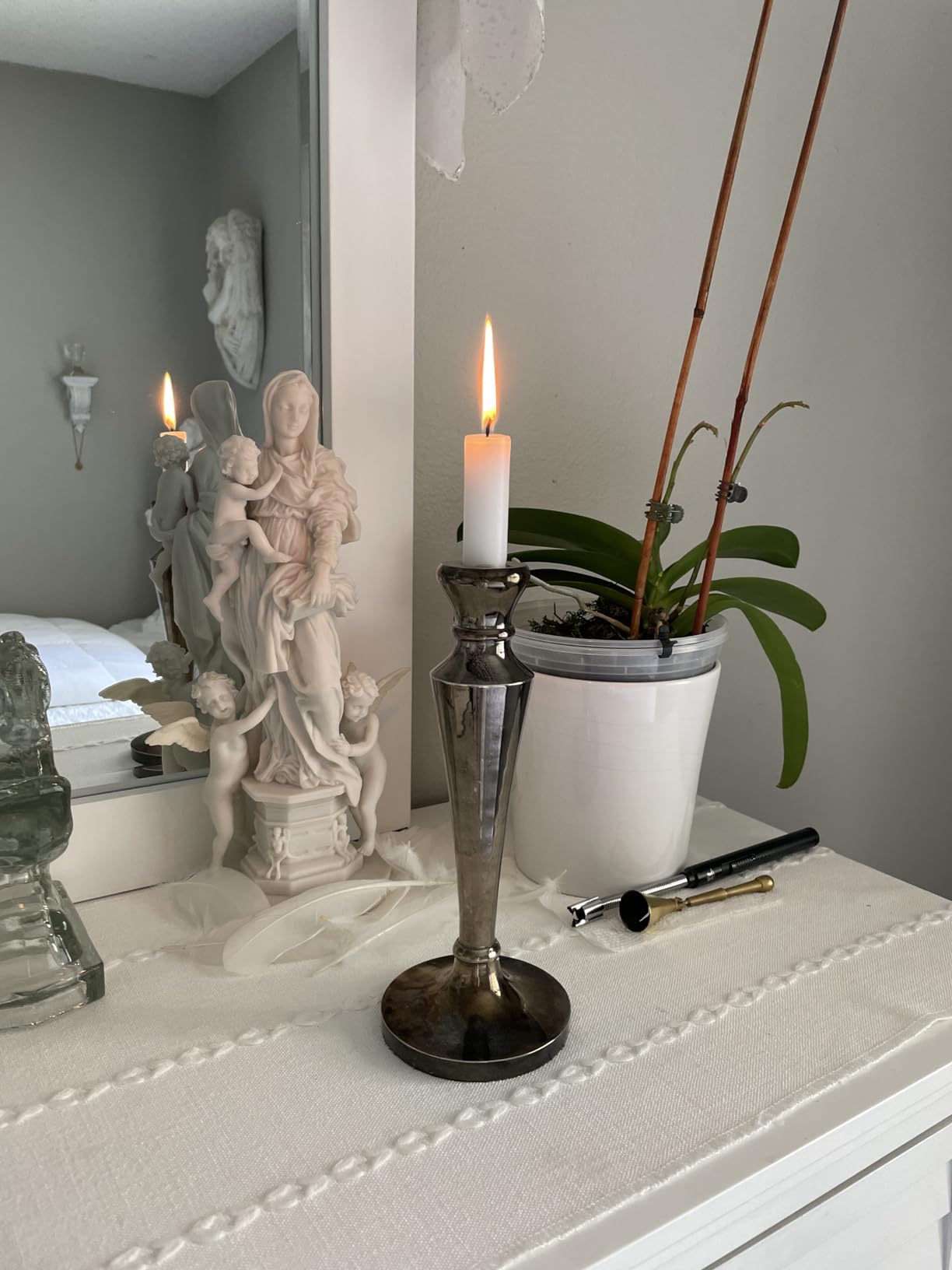 BOLSIUS White Candlesticks Bulk Pack 50 Count - Unscented Dripless 11.5 Inch Household & Dinner Candle Set - 12+ Burn Hours - Premium European Quality - Consistent Smokeless Flame - 100% Cotton Wick customer photo 1
