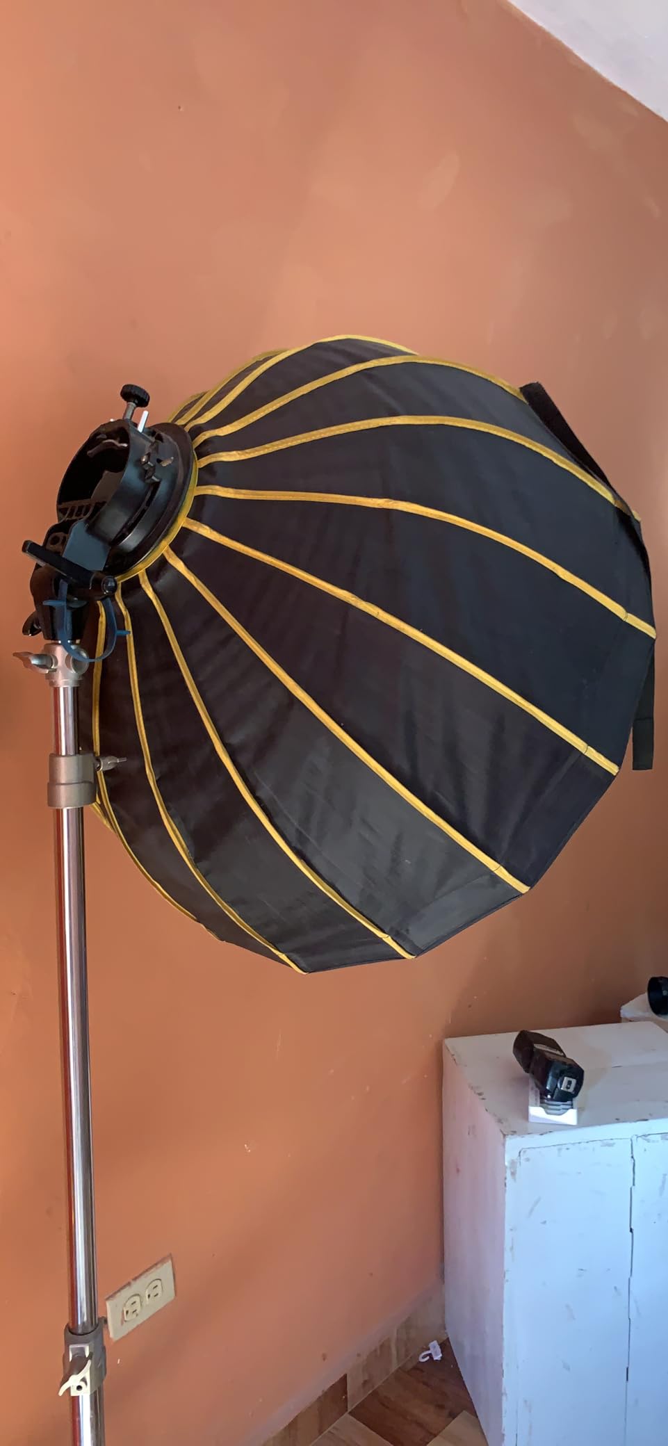 Glow EZ Lock Collapsible Silver Beauty Dish (25