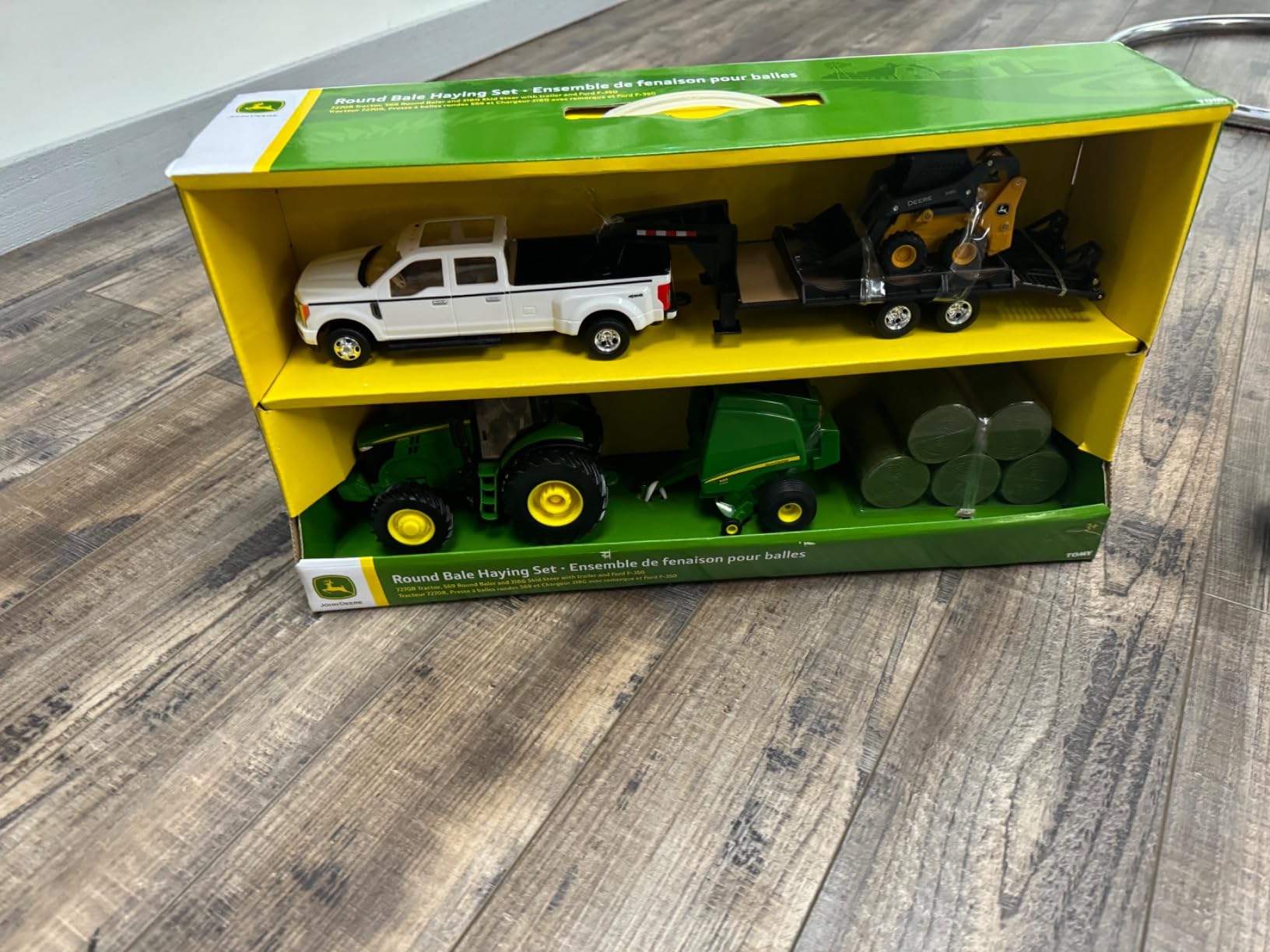 TOMY John Deere Round Bale Haying Set - 1:32 Scale - Includes John Deere 7R Tractor, 569 Round Baler, and 381G Skid Steer Toy customer photo 1