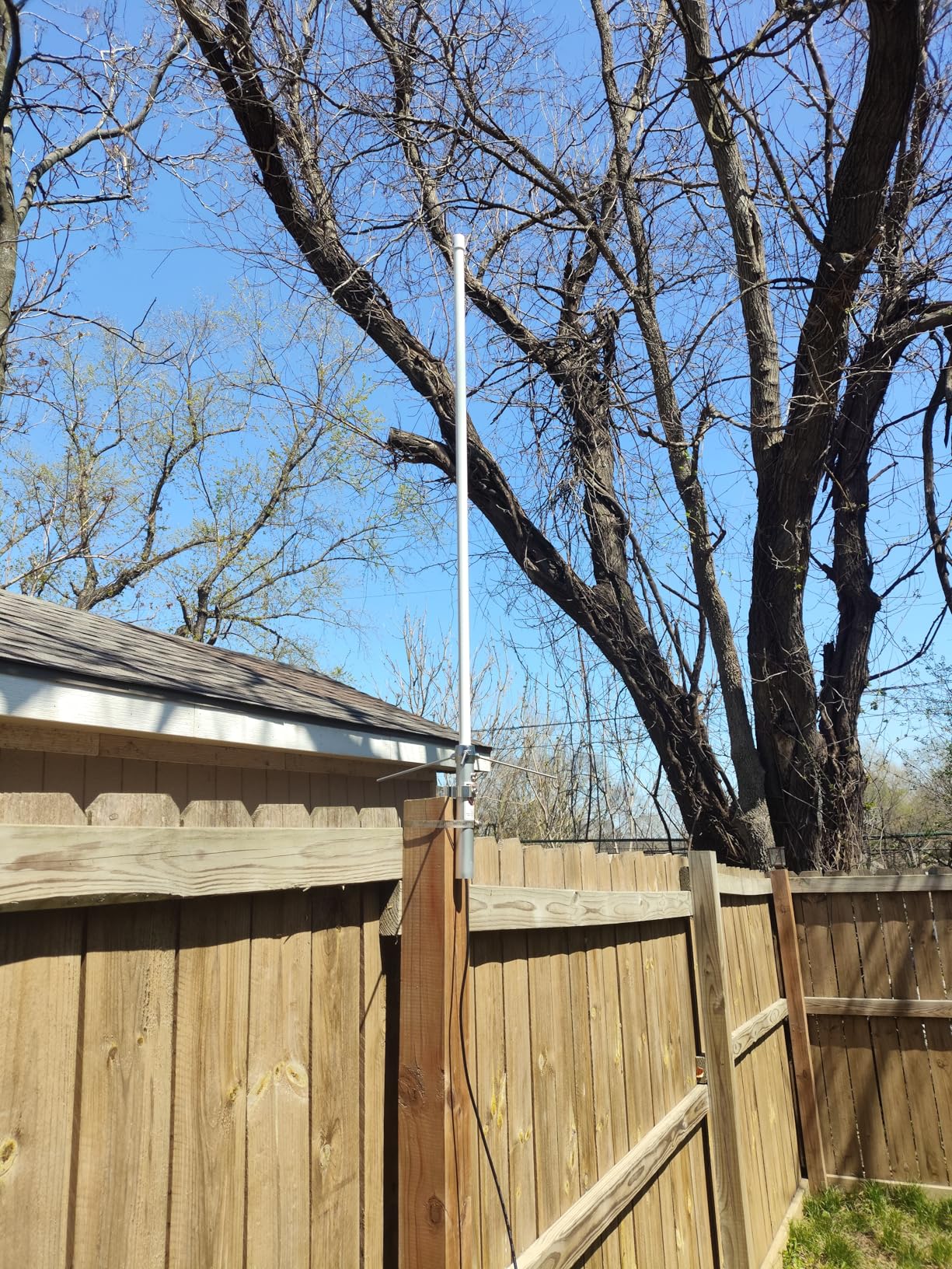 Tram Pre-Tuned 144 MHz-148 MHz VHF/430 MHz-460 MHz UHF Amateur Dual-Band Base Antenna with White Fiberglass customer photo 1