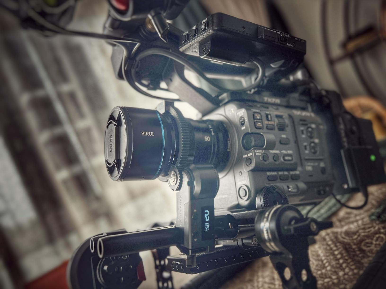 SIRUI 50mm F1.8 1.33X S35 Anamorphic Lens for X Mount, Blue Flare customer photo 1