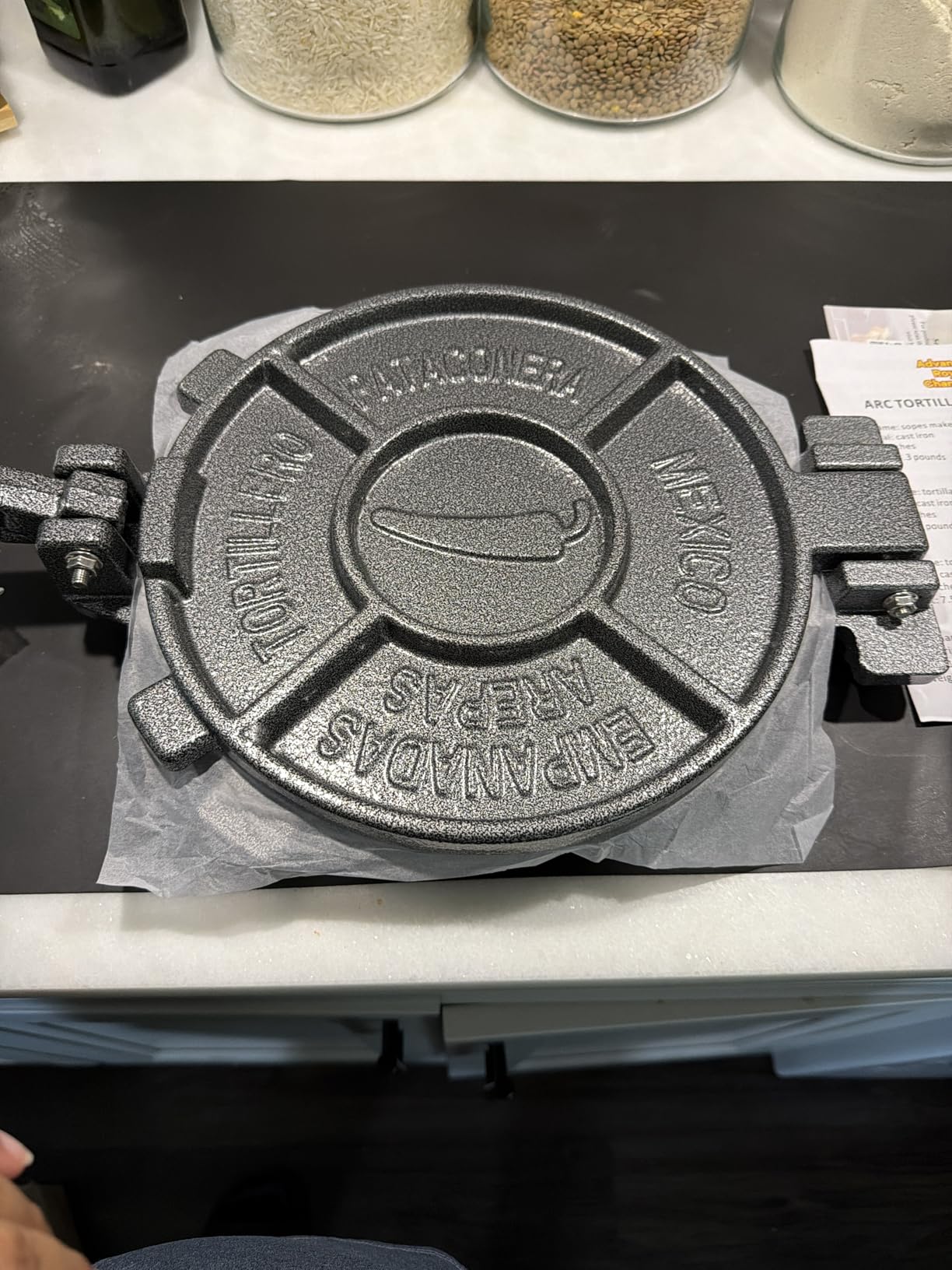 ARC Tortilla Press 8 inch, Cast Iron Tortilla Maker Include 100 Pcs Parchment Paper, Heavy Duty Tortillera Pataconera, Flour Tortilla Press, Roti Maker, Taco Maker, Taco Press, Black Gray customer photo 1