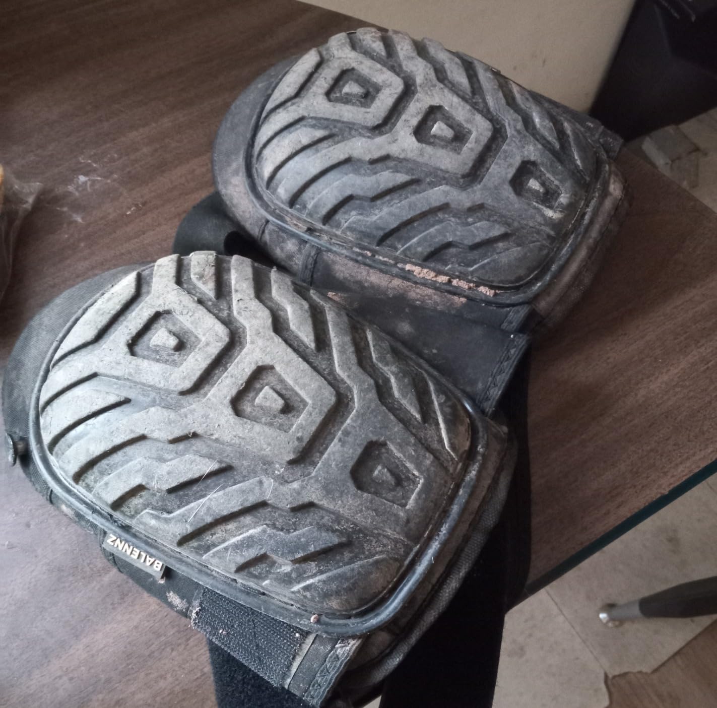 BALENNZ Professional Knee Pads for Work - Heavy Duty Foam Padding Gel Construction Knee Pads customer photo 2