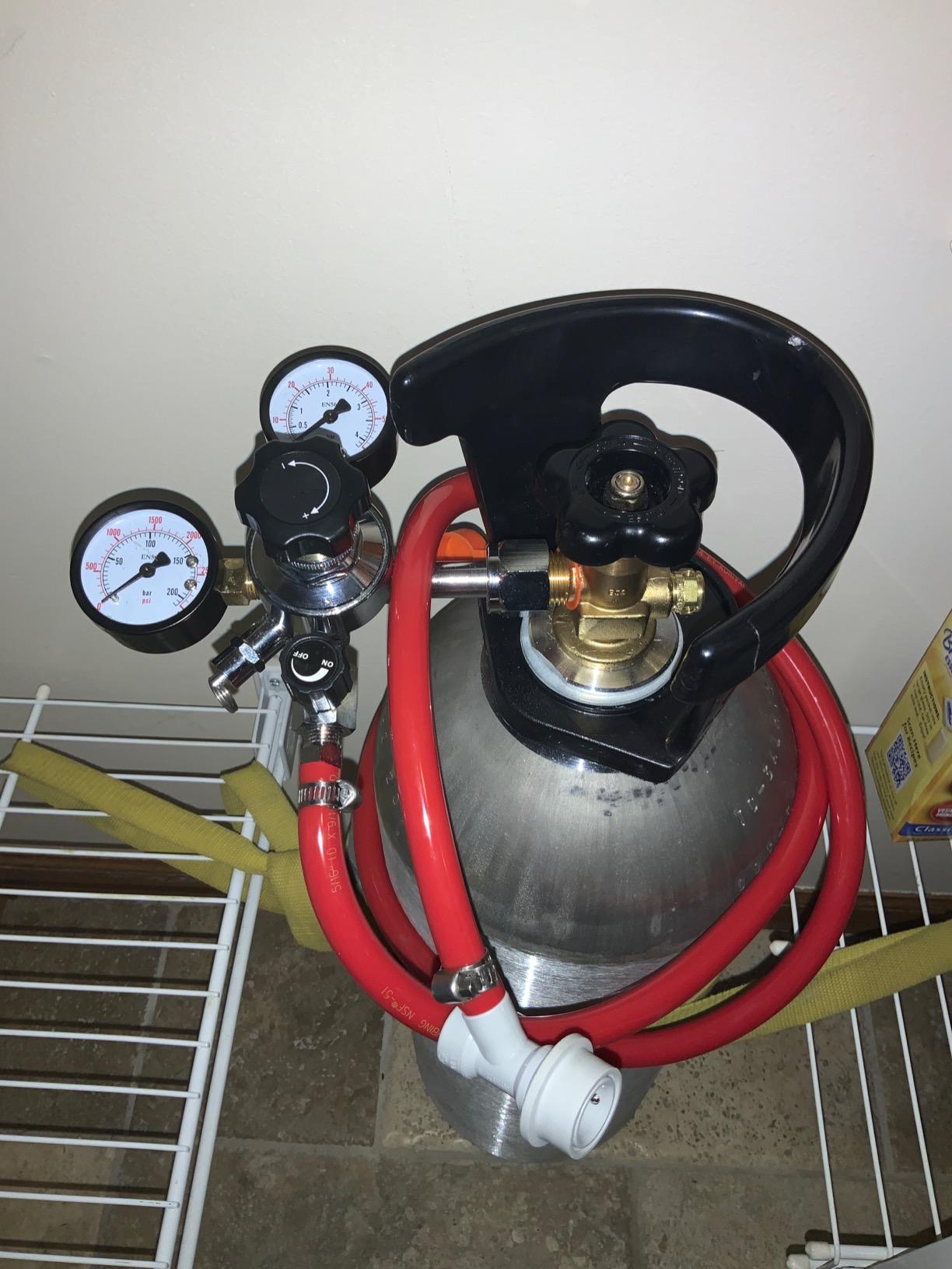 FERRODAY Dual Gauge Co2 Regulator Beer Kegerator Co2 Regulator Beer Keg Dual-stage Kegerator Regulator CGA-320 Beer Regulator Co2 Kegerator Part Beer Keg Regulator Co2 Beer Gas Regulator Beer Tap Tool customer photo 1