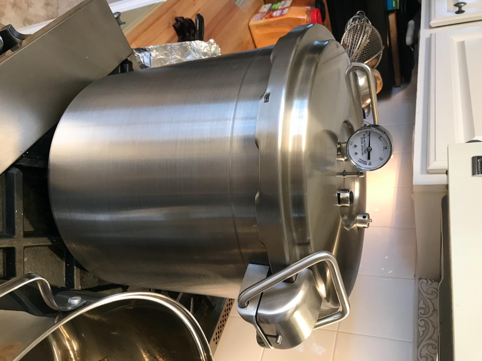 Buffalo 37 Quart Stainless Steel Pressure Cooker Extra Large Canning Pot with Rack and Lid for Commercial Use - Easy to Clean Stove Top Pressure Canner, Can Cooker - Safety Goods Certificate QCP435 customer photo 1