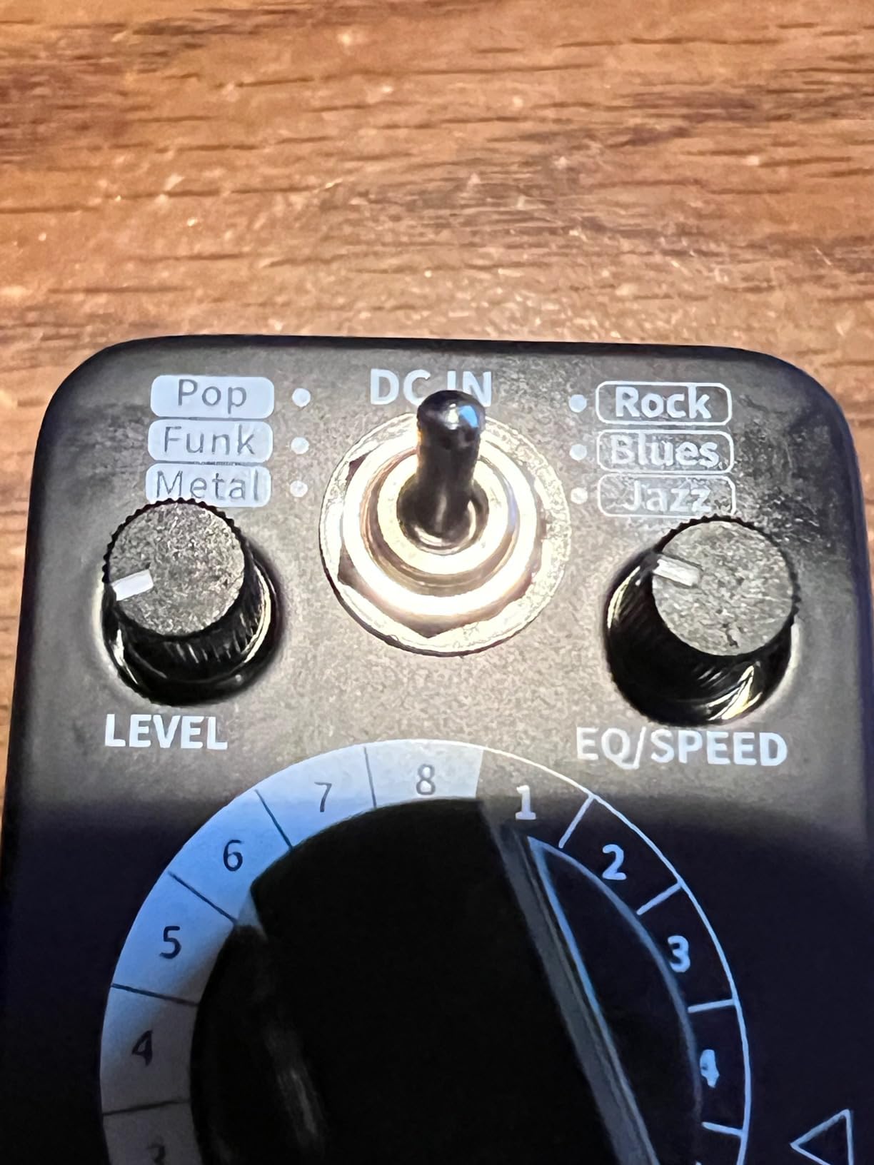 MOOER E7 Polyphonic Guitar Synth Pedal Electronic Synthesizer, 7 Guitar Synthesizer Tones with Individual Arpeggiator And 7 Preset Slots, High/Low Frequency Cut, Attack, Speed Function customer photo 1