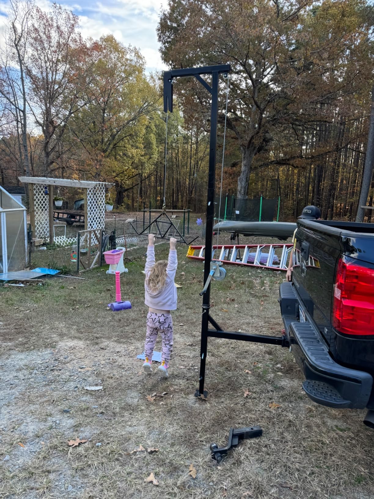 Highwild Truck Hitch Game Hoist & Gambrel - 500lbs with 360 Degree Swivel - Complete Hoist Kit (Included Winch/Gambrel) customer photo 1