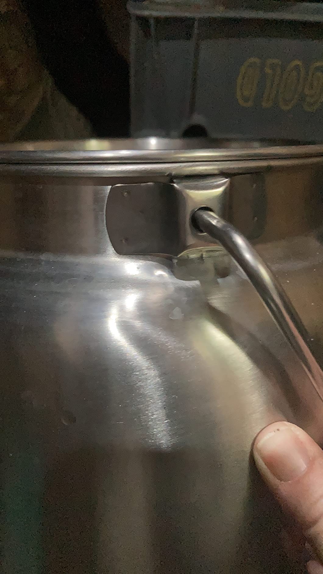Lindy's Stainless Steel Seamless 2-Gallon Milk Jug, Milk Can, Milk Pail, Anti-Leak Liquid Storage Container with Tight Lid and Long Swivel Handle customer photo 1