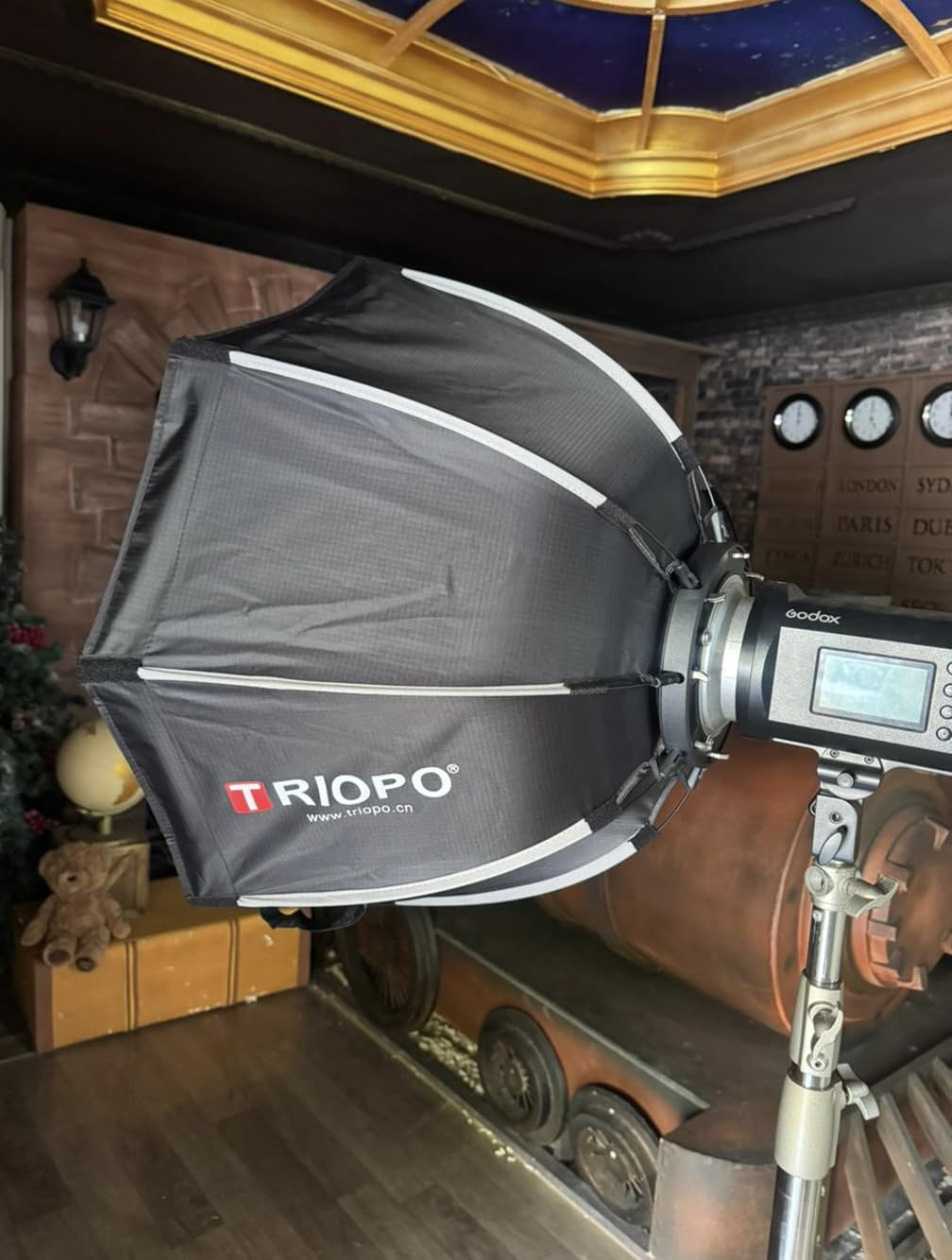 TRIOPO 35.4inch / 90 cm Portable Octagon Softbox, Soft Box with Bowens Mount,Quick Installation Softbox with Honeycomb Grid for Studio Strobe Outdoor Photography customer photo 1