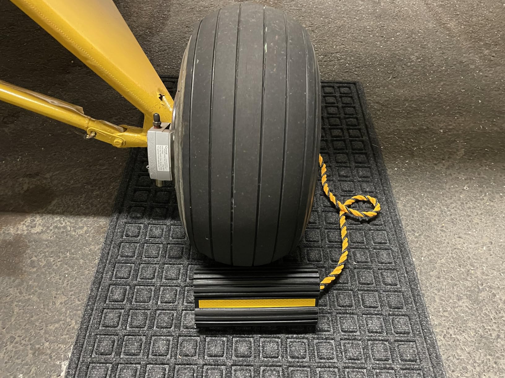 HOXWELL Heavy Duty Rubber Dual Wheel Chocks, RV Non Slip Wheel Stoppers with Nylon Rope Yellow Reflective Tape, Wheel Block for Travel Trailers, Aircraft, Car, Camper, Truck 1 Pair customer photo 2