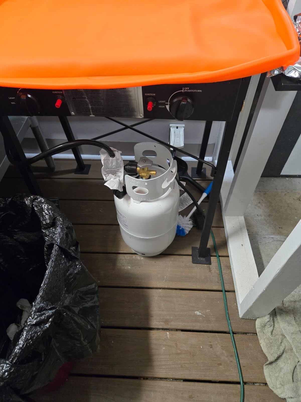 Flame King 10LB Steel Propane Tank Cylinder with Type 1 Overflow Protection Device Valve, Great for Camping, Fire Pits, Heaters, Grills, Overlanding, White customer photo 1