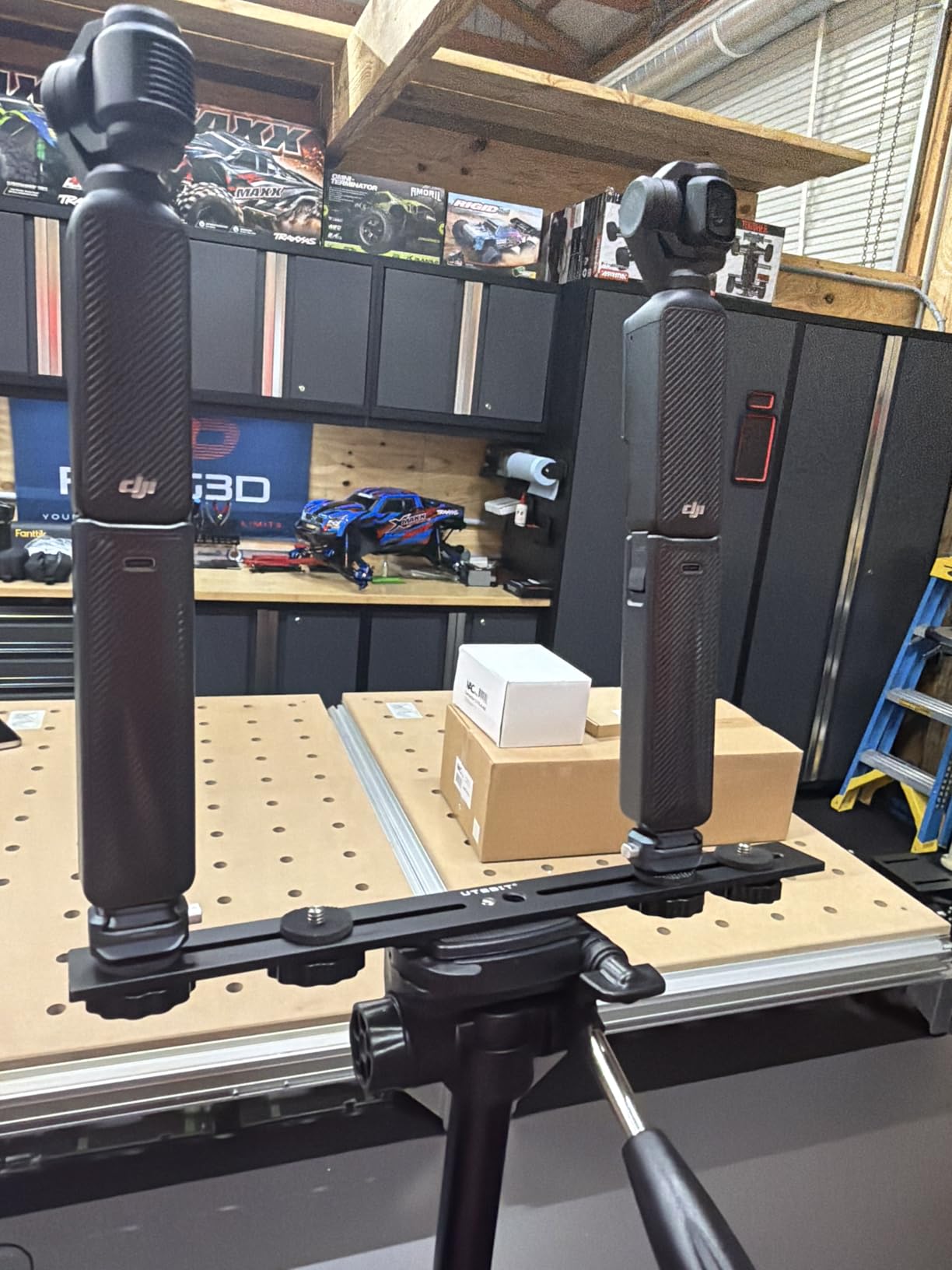 UTEBIT 11 inch Flash Bracket, Long Dual Camera Mount Flash Bracket Extension Bar with 1/4 Hot Shoe, Straight Flash Brackets 1/4- 3/8 Thread Hole Tripod Mount for Camera/LED Light/Microphone customer photo 2