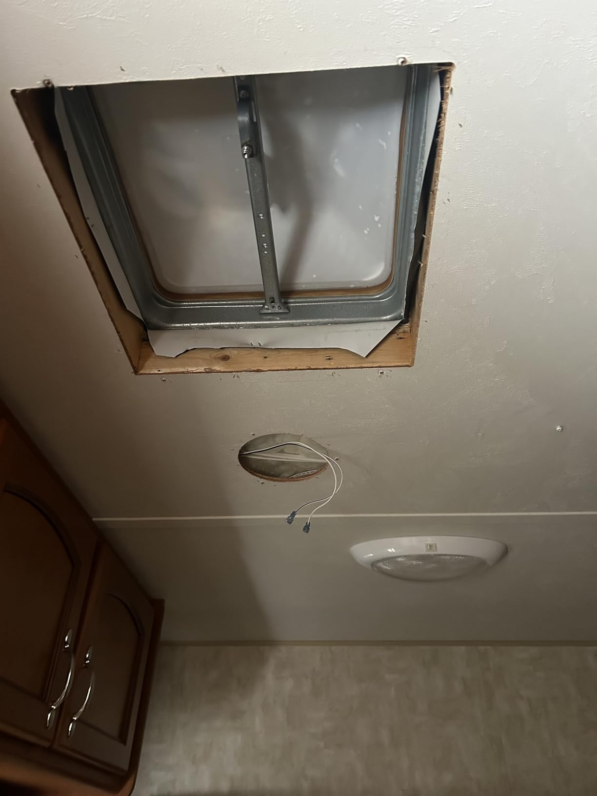 RVLOVENT 12V RV Roof Fan Vent 14 inch 10 Speed Reversible Manual Lift (NO REMOTE) customer photo 2