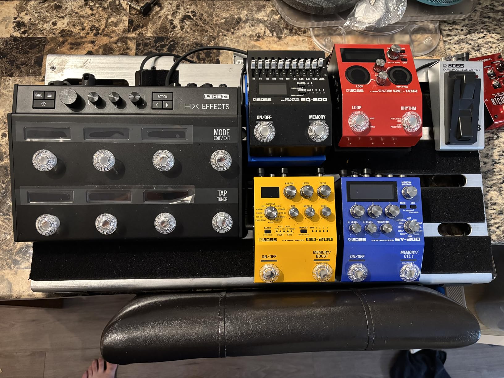 BOSS SY-200 SYNTHESIZER EFFECTS PEDAL - Advanced BOSS Polyphonic Guitar Synth Technology in a Streamlined 200 Series Pedal for any Guitar or Bass - Full MIDI I/O - 128 Memories - 171 Synth Sounds customer photo 1