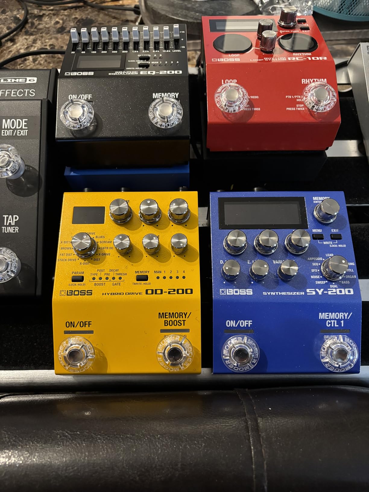 BOSS SY-200 SYNTHESIZER EFFECTS PEDAL - Advanced BOSS Polyphonic Guitar Synth Technology in a Streamlined 200 Series Pedal for any Guitar or Bass - Full MIDI I/O - 128 Memories - 171 Synth Sounds customer photo 2