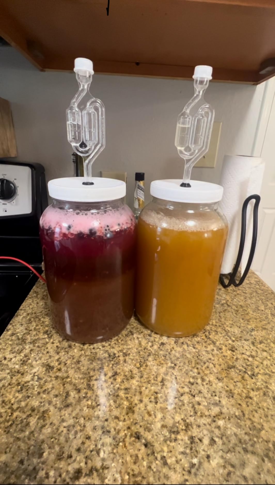 Bubble Airlock Set, 4 Airlocks for Fermenting, 4 Drilling #6 Stoppers and 8 Airlock Grommets, Used for Brewing Wine, Beer, Sauerkraut, Pickles, Etc. Fermentation Bubbler Airlock customer photo 2