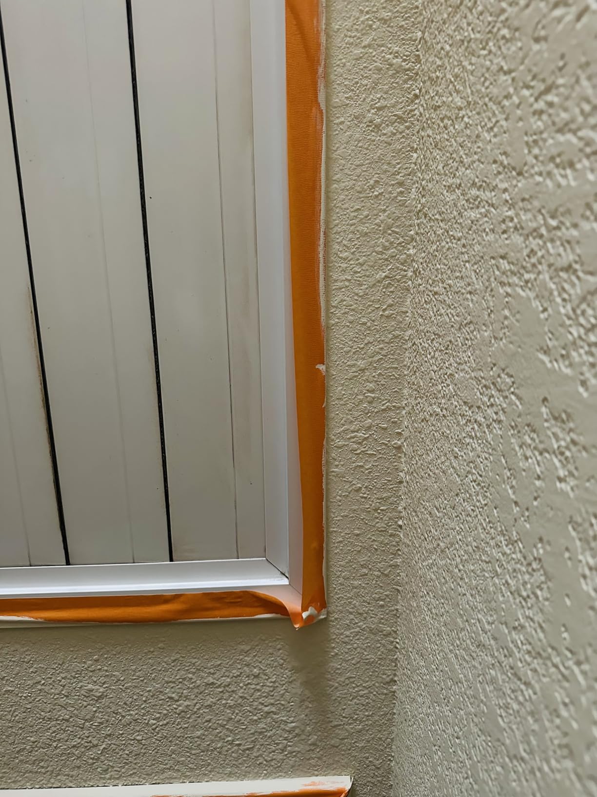 FrogTape ProGrade Orange Painters Tape, 1.5 Inch Wide (1.41 In. x 60 Yds), High Adhesion, Paint Tape for Indoor & Outdoor Applications, Orange, 4 Rolls customer photo 1