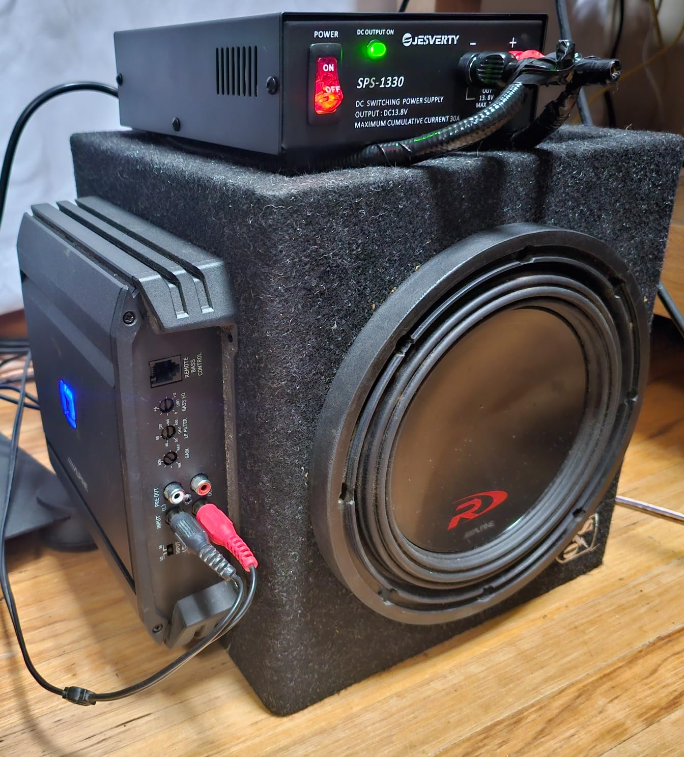 Universal Compact Bench Power Supply - 30 Amp Regulated Home Lab Benchtop AC-to-DC Converter for CB/HAM/Amateur Radio with 13.8V Fixed Output, Screw-Type Terminals, Cooling Fan - SPS-1330 customer photo 1