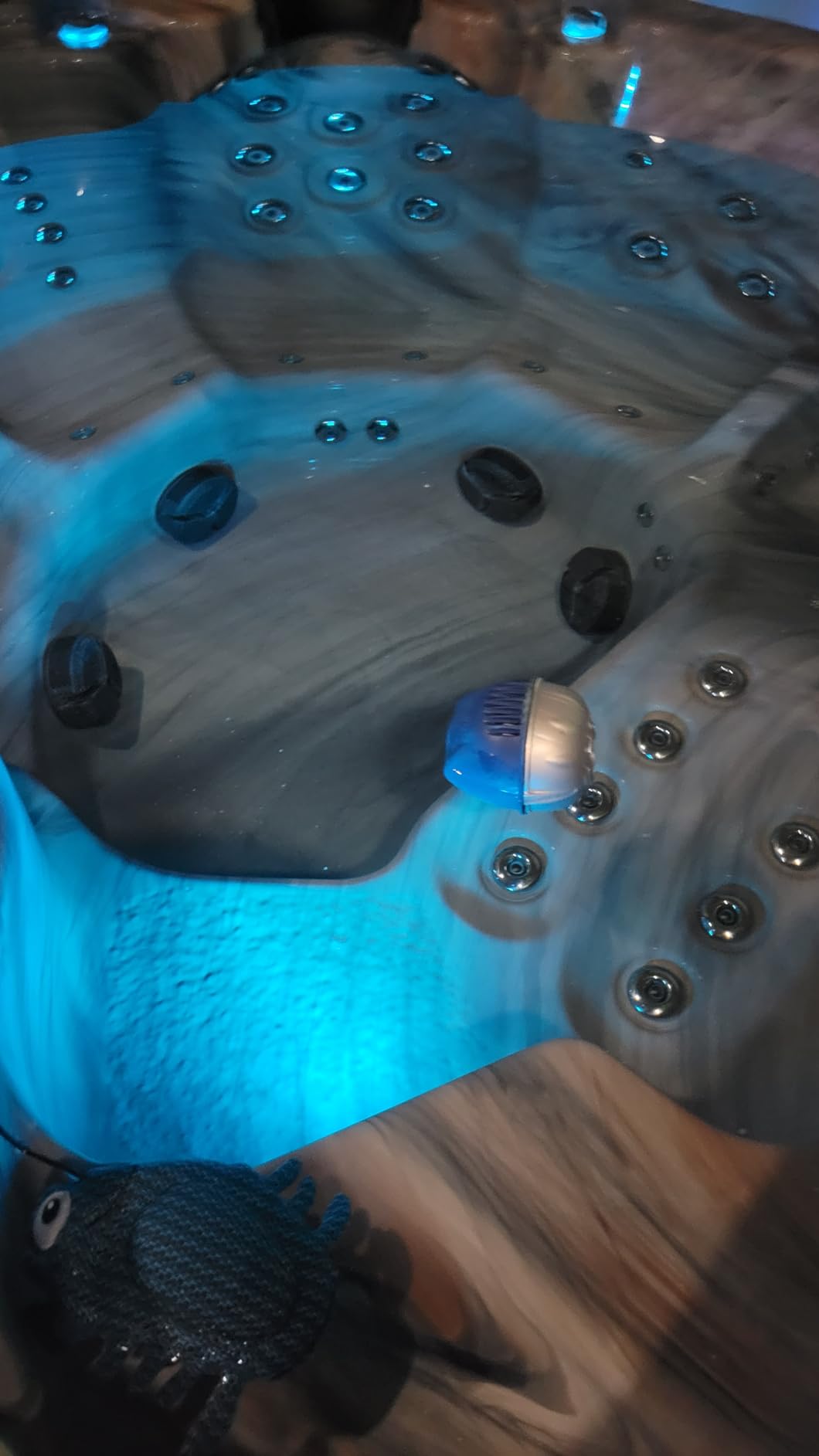 FROG @Ease Floating System for Hot Tubs - Quick & Easy Self-Regulating Hot Tub Sanitizer - Hot Tub Maintenance System with Sanitizing Minerals & SmartChlor Technology - 4 Month Bundle+ customer photo 1