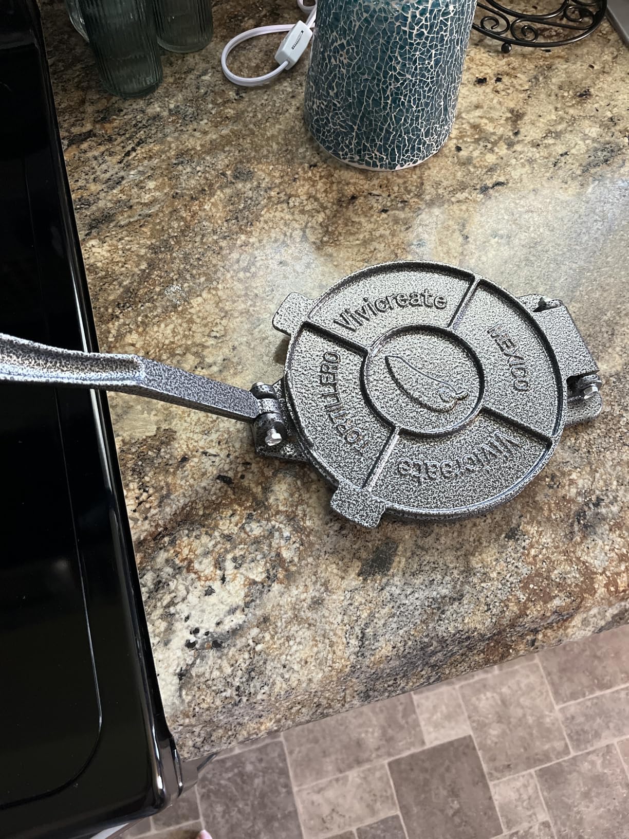 Vivicreate Tortilla Press 7.5 Inch Cast Iron Tortilla Maker Heavy Duty Tortilla Press Maker for Corn Tortillas Street Tacos Roti Chapati Dumpling Wrappers Empanadas Black customer photo 1