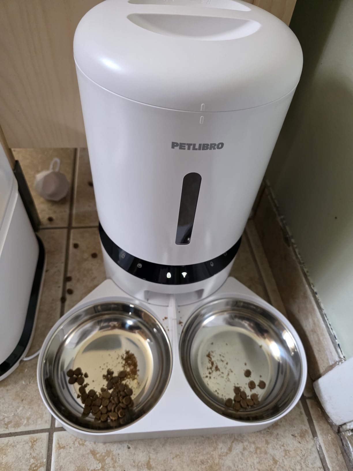 PETLIBRO Automatic Cat Feeder with Camera for Two Cats, 1080P HD Video with Night Vision, 5G WiFi Pet Feeder with Phone APP Control, 2-Way Audio for Cat & Dog, Low Food & Motion & Sound Alerts customer photo 2