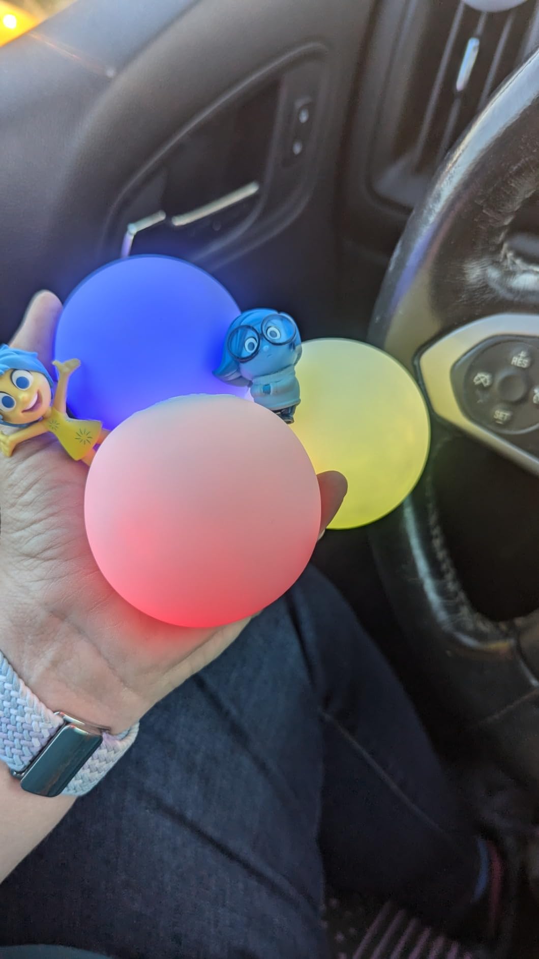 POITOI Juggling Balls Light Up Juggling Ball Glow in The Dark Juggling Balls USB Rechargeable Glowing Juggling Ball for Beginners and Professionals Set of 3 customer photo 1