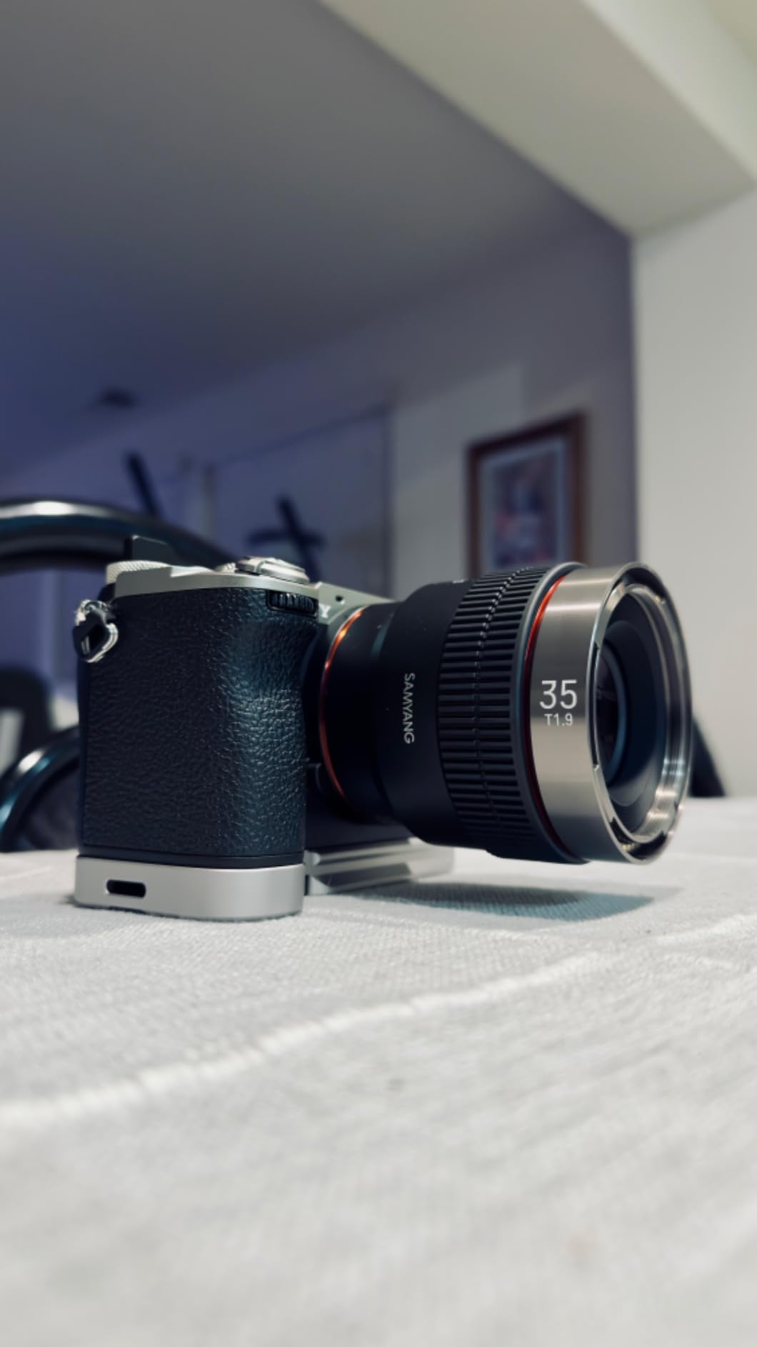 Cine AF 35mm T1.9 Full Frame Lens for Sony E - Auto Focus, 8K-Ready, Tally Lamp, Focus Save, Lightweight 280g, Unified Form Factor, Custom Switch, Weather Sealed, Smooth Focus, Compact Build customer photo 2