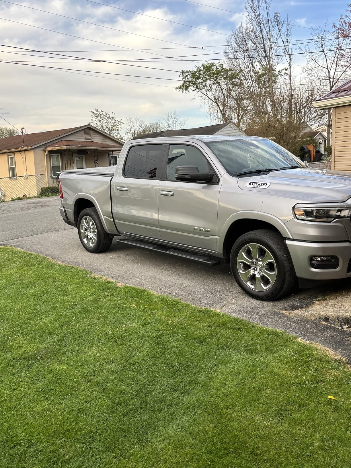COMNOVA Side Steps Running Boards Compatible with 2019-2026 Chevy Silverado/Sierra 1500 Crew Cab & 2020-2026 Silverado/Sierra 2500HD 3500HD Crew Cab. 6.5 Inches Rock Sliders Truck Side Steps Step Bars. customer photo 2