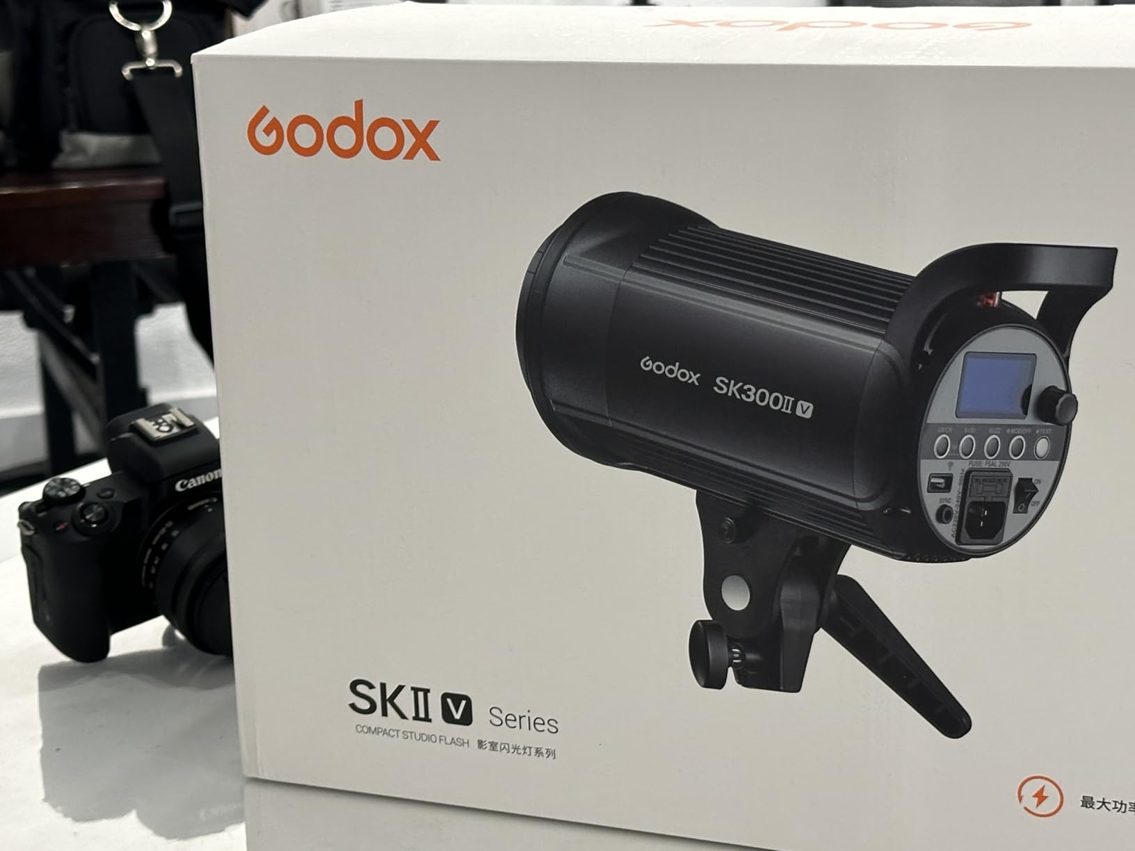 GODOX SK400II-V (New Upgrade) 400Ws Bowens Mount Photo Studio 2.4GHz GN65 Built-in LED Modeling Lamp 5600K Strobe Light customer photo 1