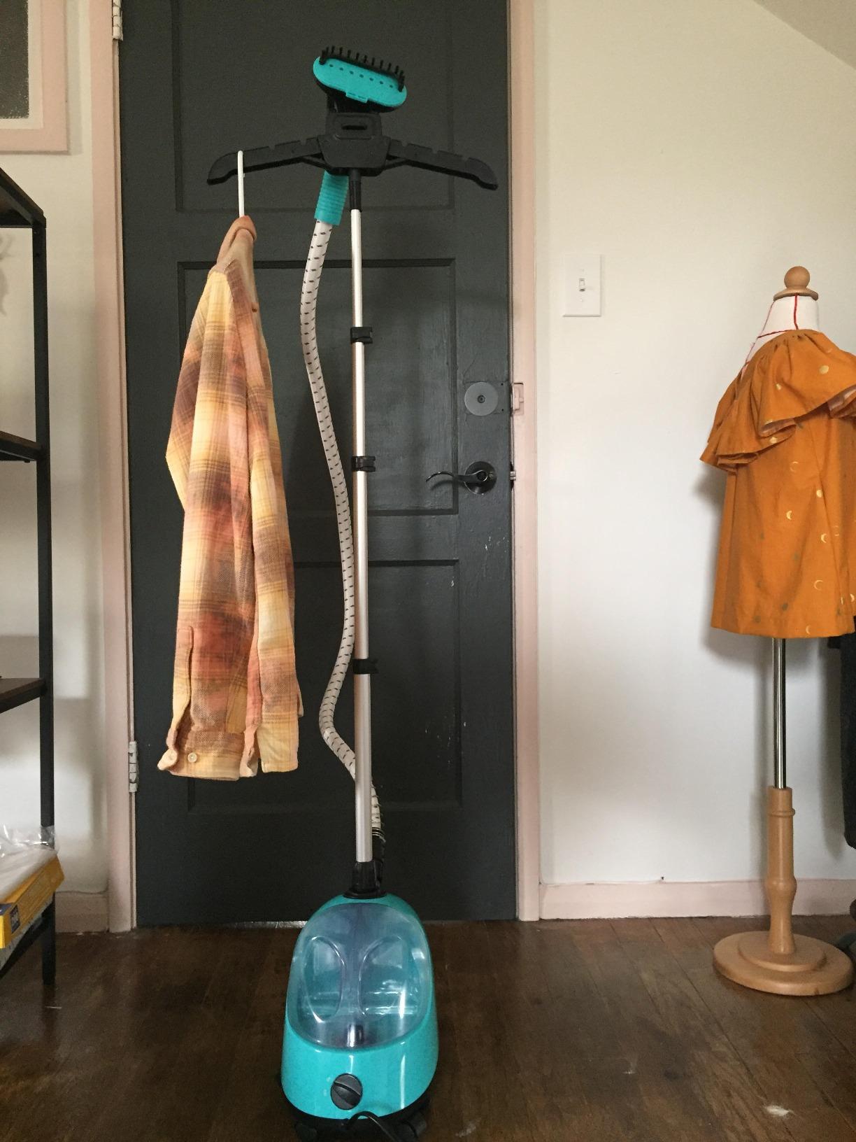 SINGER | Steamworks Classic 2.0 Garment Steamer customer photo 2