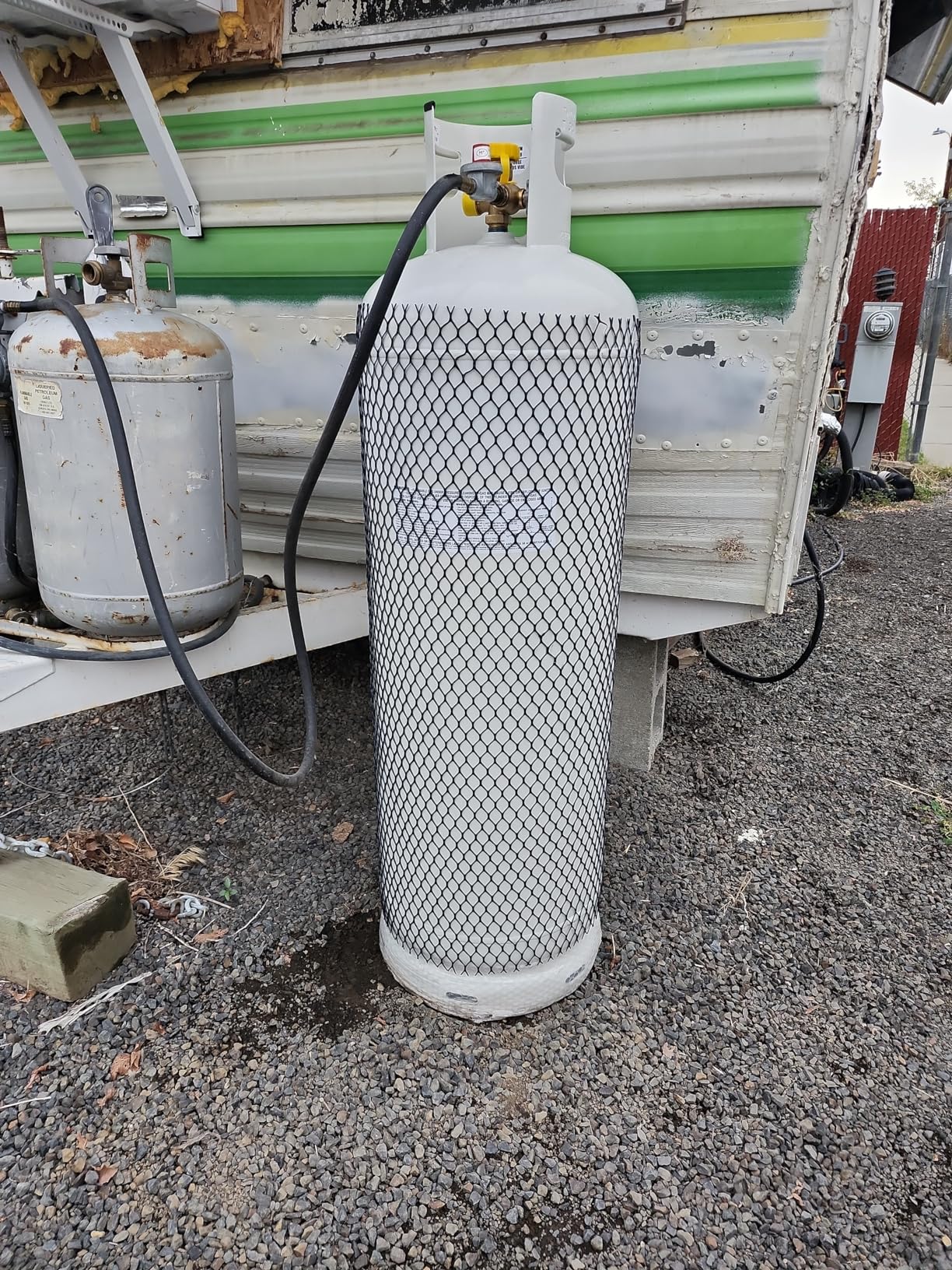 100LB (23 Gal) Multi-Valve Propane Tank with High Capacity Filler, Great for Mixed Heating Systems, Home Fireplaces, Dryers and Grills customer photo 1