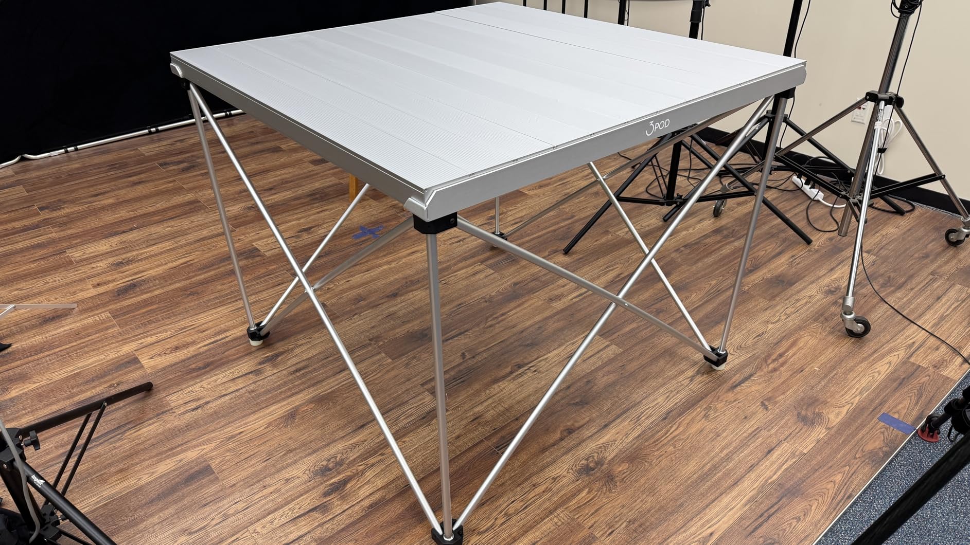 3Pod Medium Duty Portable 4x4' Shooting Riser, 450 lb Capacity Aluminum Construction Riser, Compact Shooting Riser w/39 Height Elevation, Quick Setup Riser for Event Photographers & Videographers customer photo 2