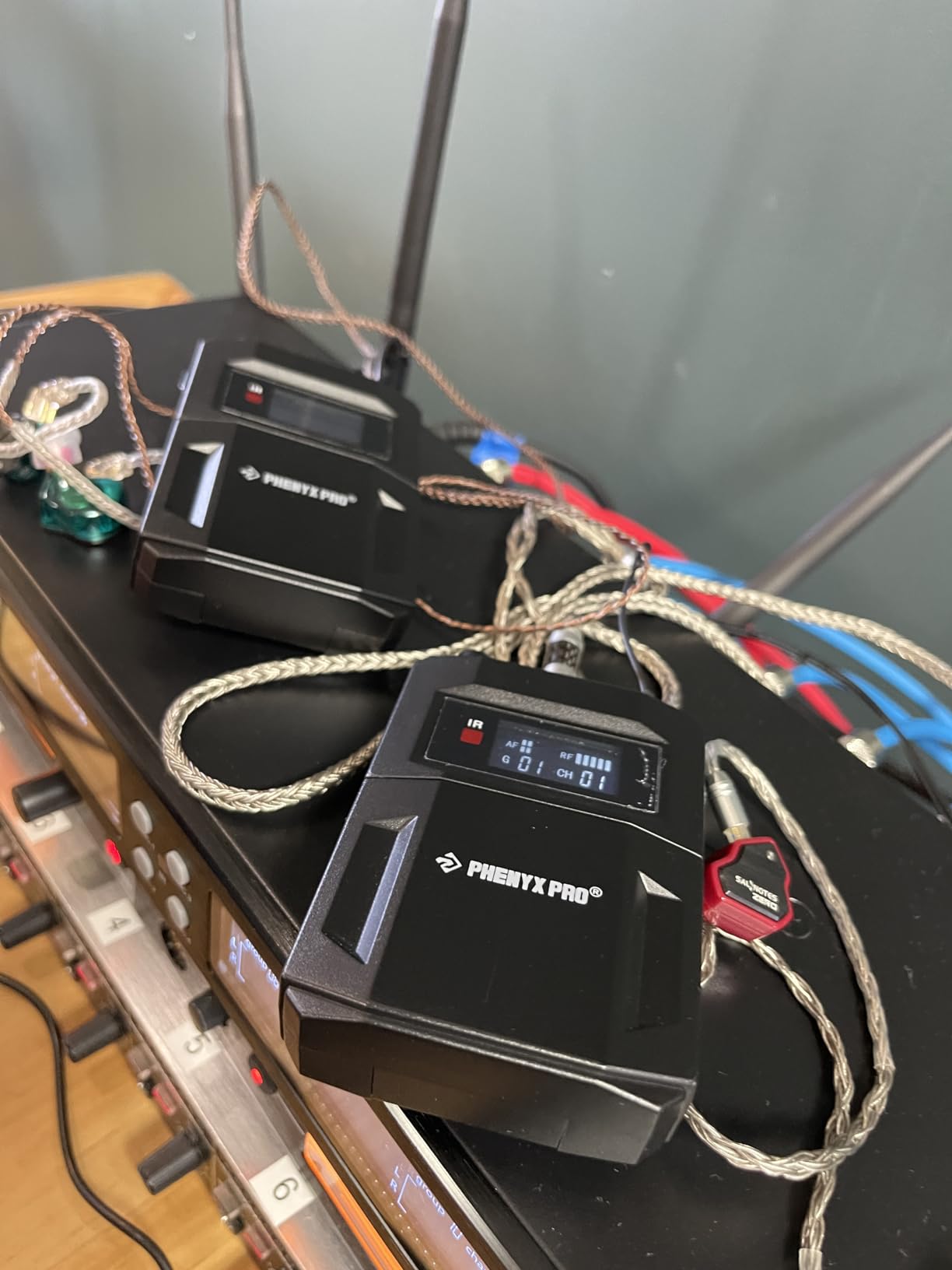 Phenyx Pro Quad-Channel Wireless in Ear Monitor System, Mono IEM System w/ 4 Bodypacks, 4x25 UHF Frequencies, Rack Mount, 164 ft Range, Wireless in Ear Monitor for Bands/Studio (PTM-33-4B) customer photo 1