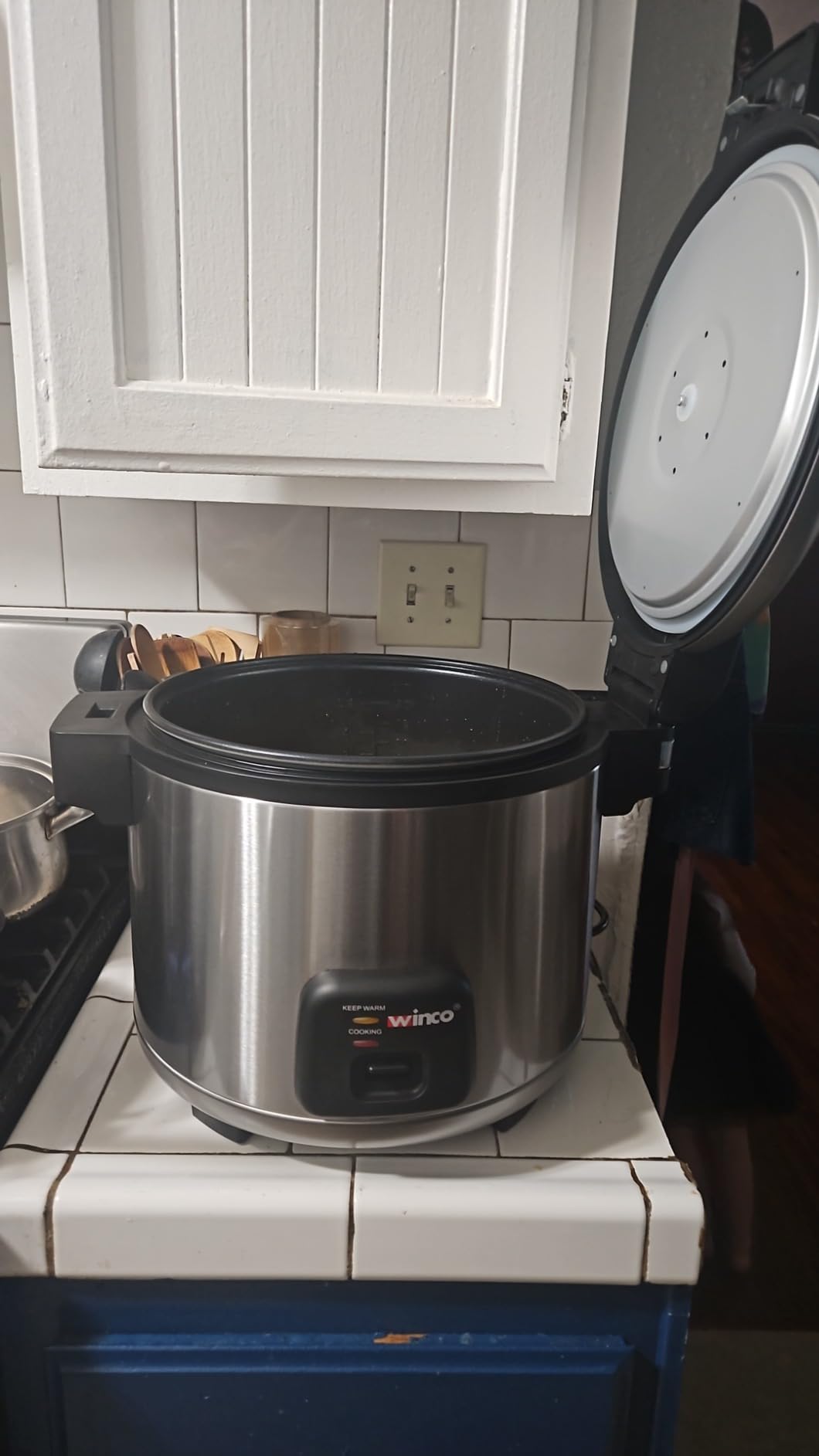 Winco Commercial-Grade Electric Rice Cooker with Hinged Cover, 30 Cup customer photo 1