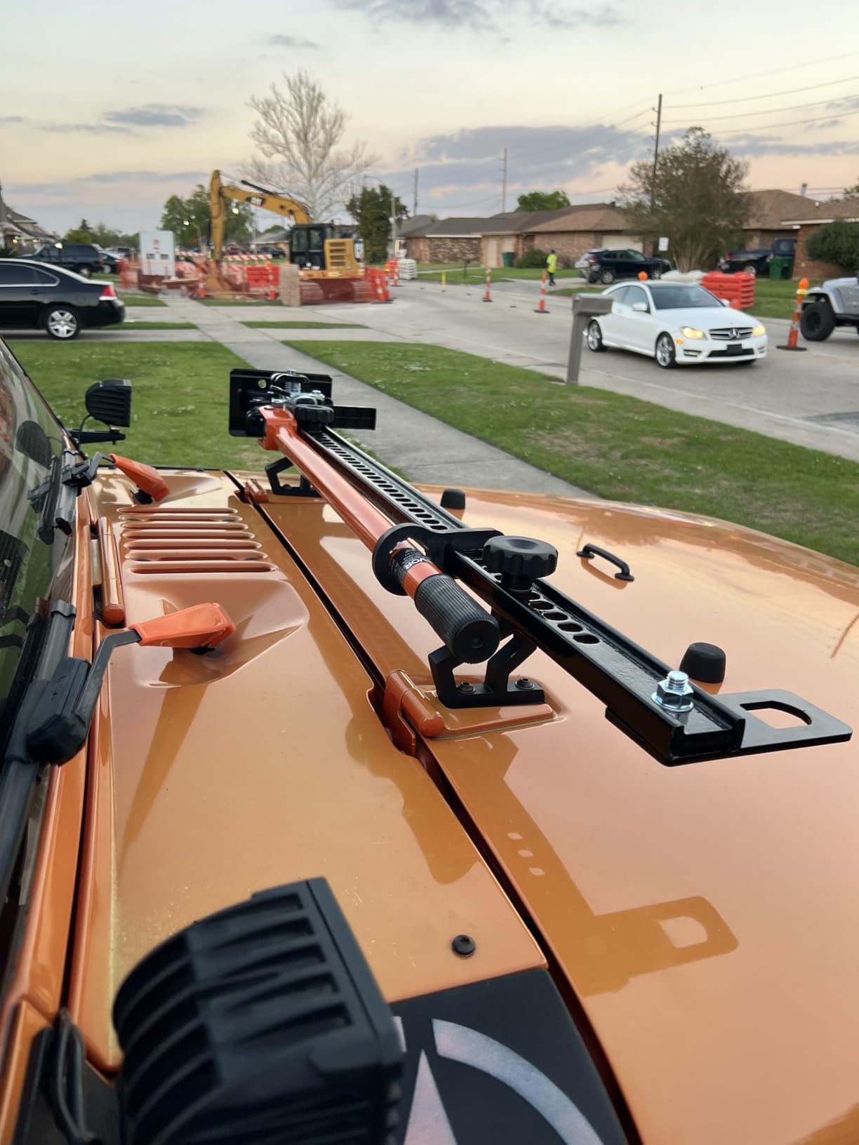 VEVOR Farm Jack 48 inch Utility High Lift, 7000 lbs Capacity Ratcheting Off Road Jeep Jack, Heavy for Tractor, Truck, SUV, Bumper Lift, Orange customer photo 1