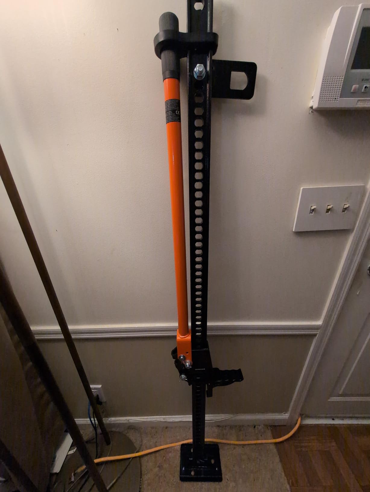 VEVOR Farm Jack 48 inch Utility High Lift, 7000 lbs Capacity Ratcheting Off Road Jeep Jack, Heavy for Tractor, Truck, SUV, Bumper Lift, Orange customer photo 2