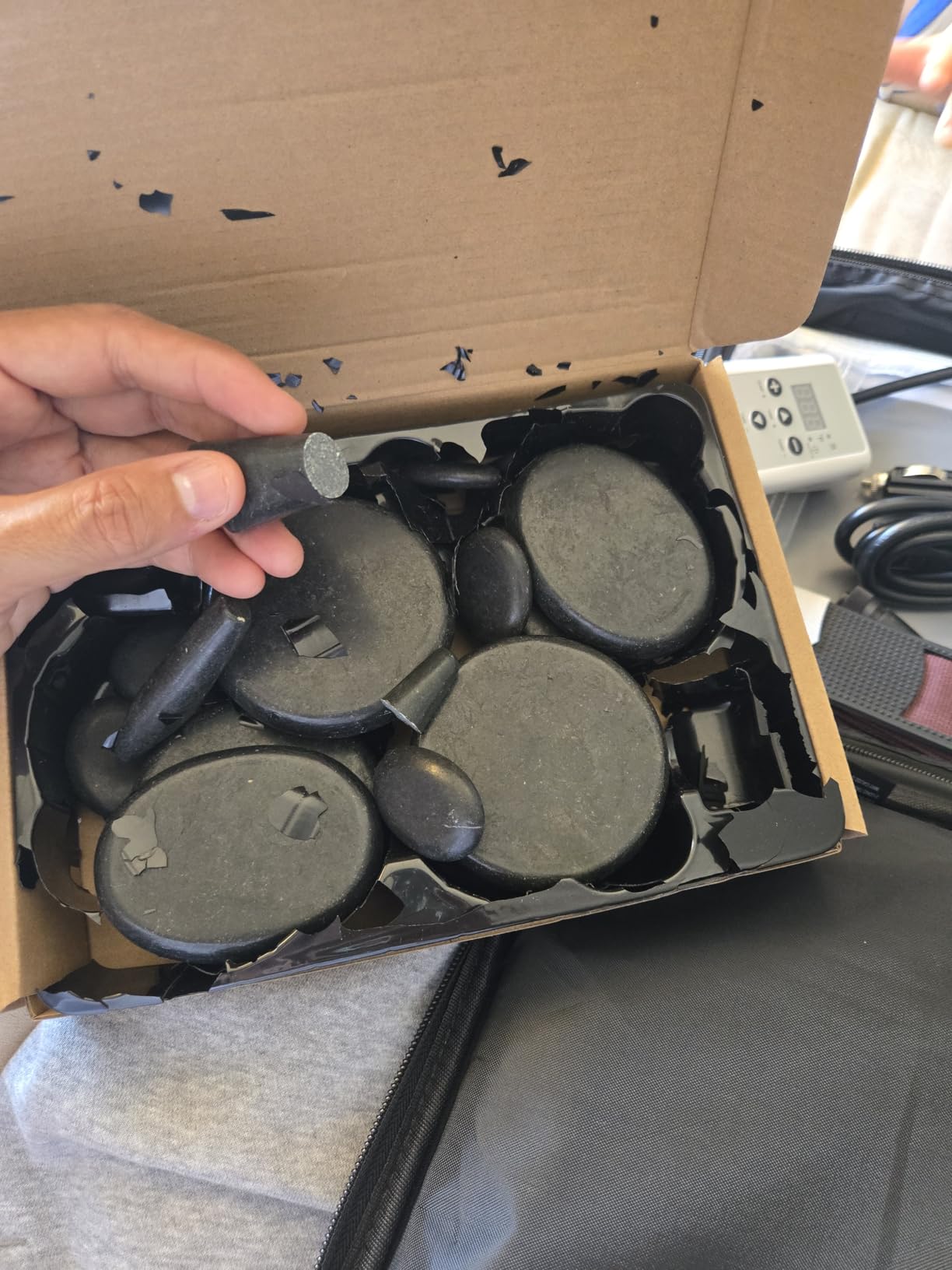 Portable Massage Stone Warmer Set, 20 Pcs Basalt Hot Stones with Heater Kit, Electric Hot Stones Warmer Massager for Professional/Home Spa, Digital Controller Heating Travel Bag customer photo 2