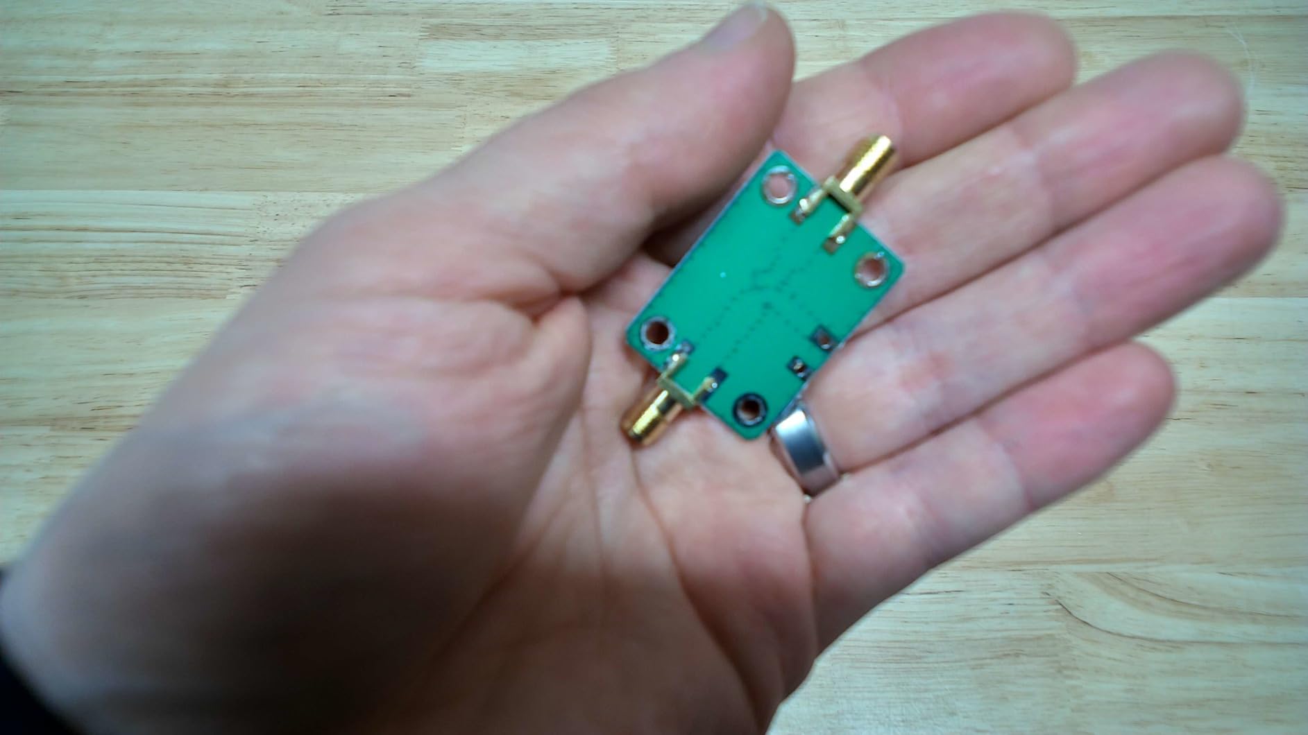 9-12V Radio Frequency Wideband Amplifier Low Noise Amplifier LNA 0.1-2000MHz Gain 32dB customer photo 2