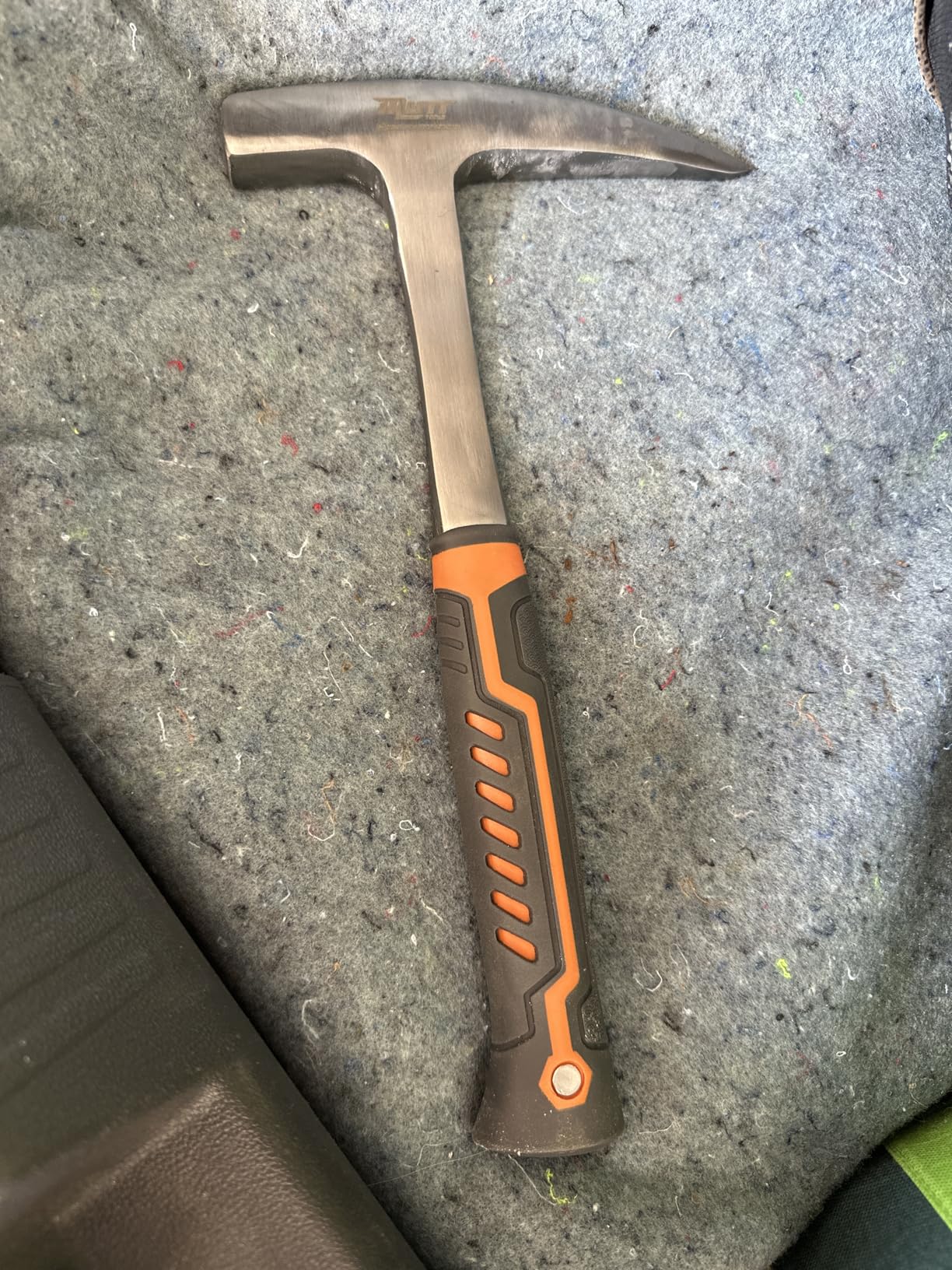 Mutt Tools 22oz Professional Rock Hammer - Geology Pick for Rockhounding, Fossil Hunting and Masonry - Geologist Rock Pick Hammer for Breaking Stone and Geodes customer photo 2