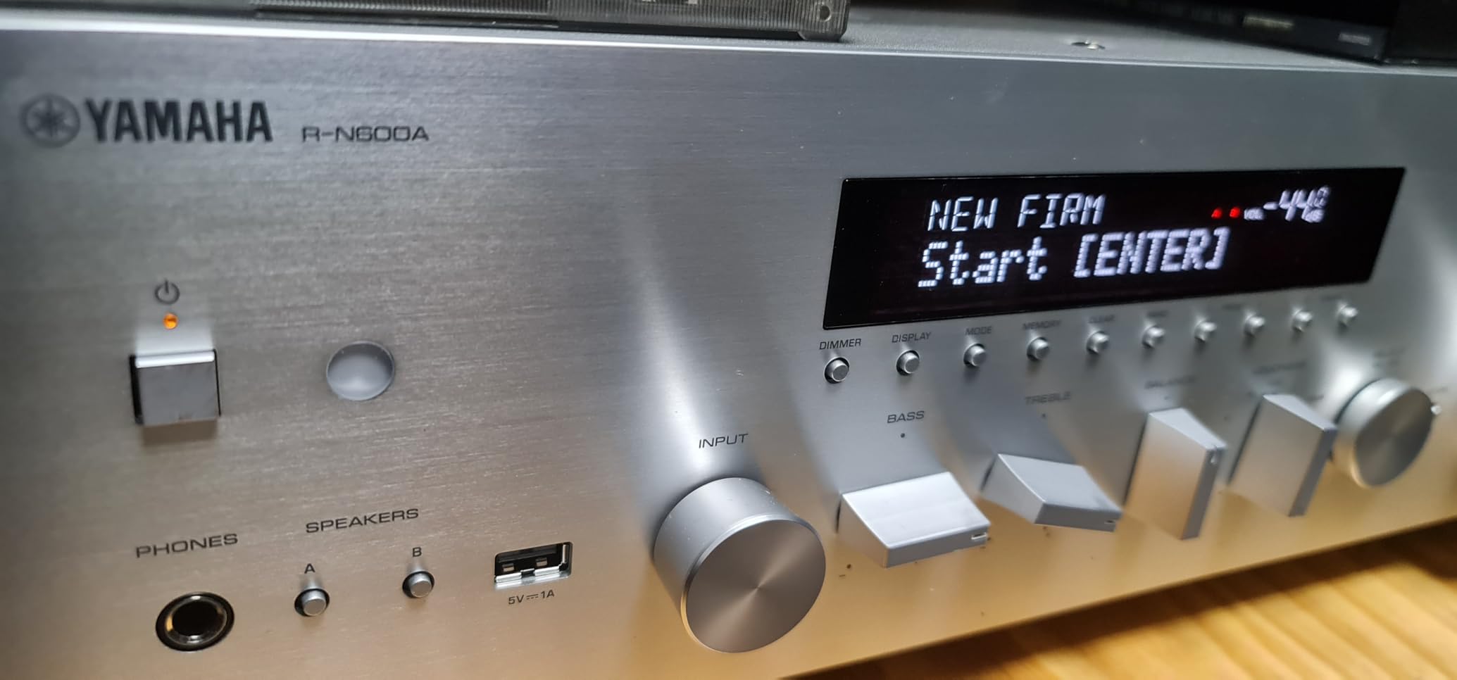Yamaha R-N600A Network Receiver with Streaming, Phono and Built-in DAC, Silver customer photo 2