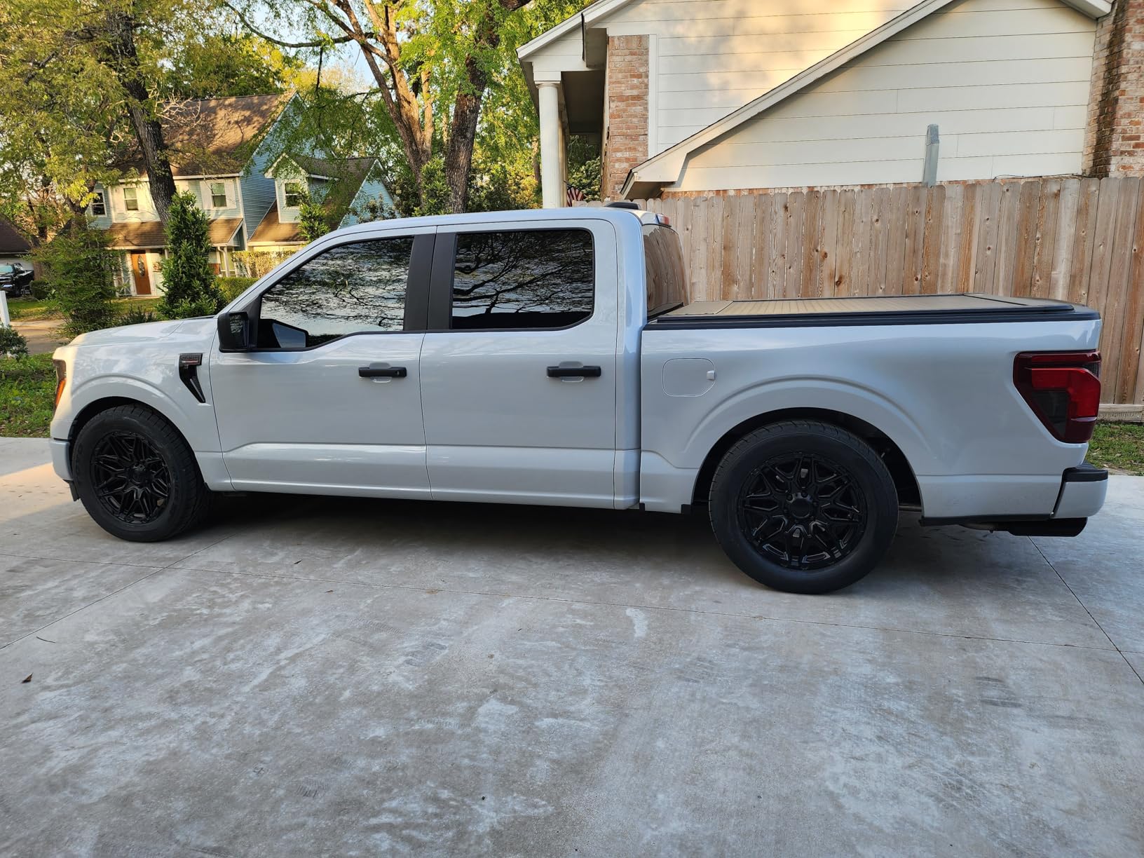 Bestwyll Retractable Hard Tonneau Cover Fits Ford F-150 2015-2026 5.5 Ft Short Bed,BoxLink Compatible,Original Hole Installation,Smooth Spring-Loaded Operation, (incl. Raptor/Lightning) | B22c | customer photo 2
