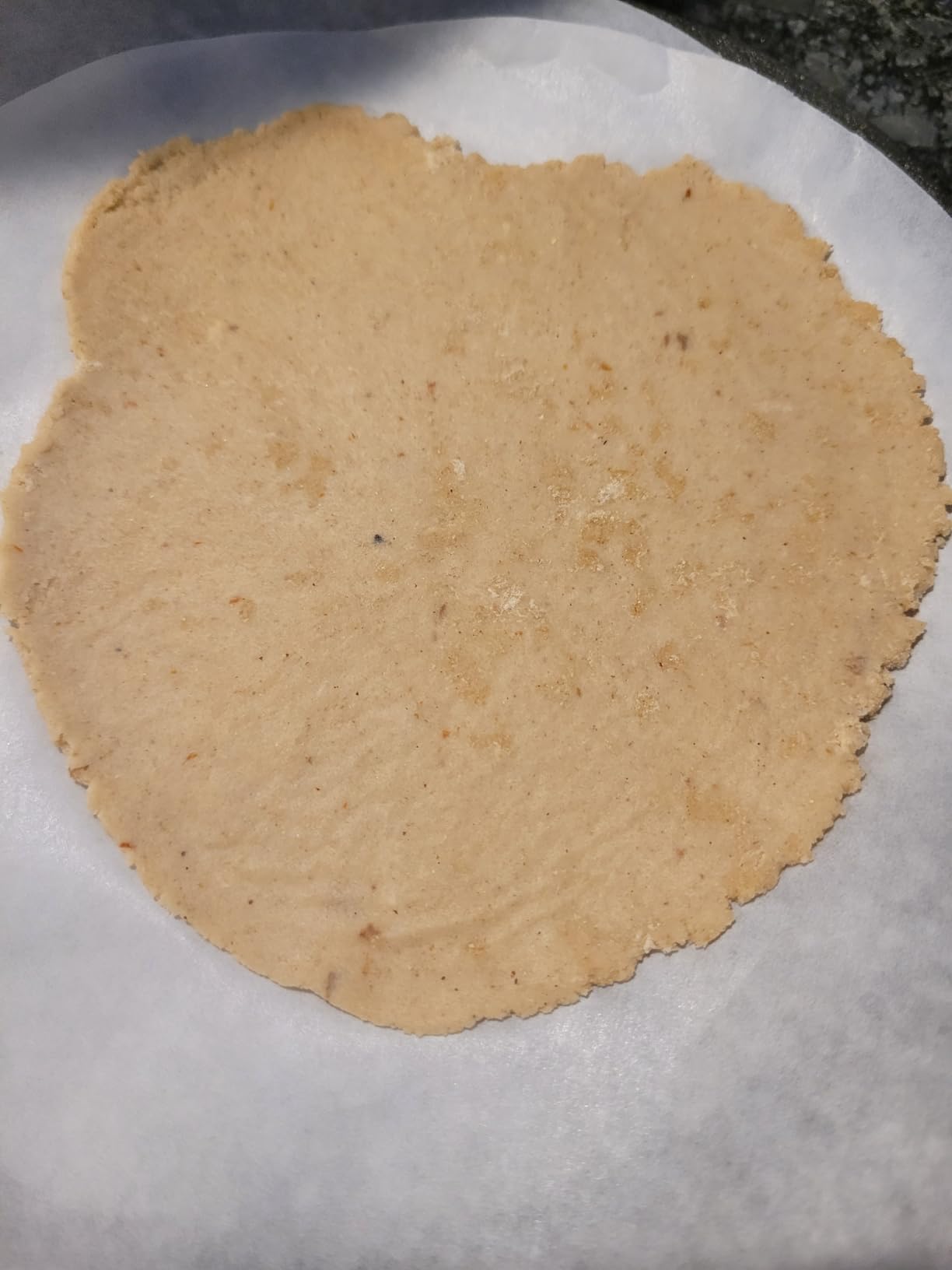 Cast Iron Tortilla Press 12 inch, Heavy Duty Tortilla Pataconera, Flour Tortilla Press with Foldable Handle, Taco press with Some Parchment Paper, Roti Maker, Black customer photo 1