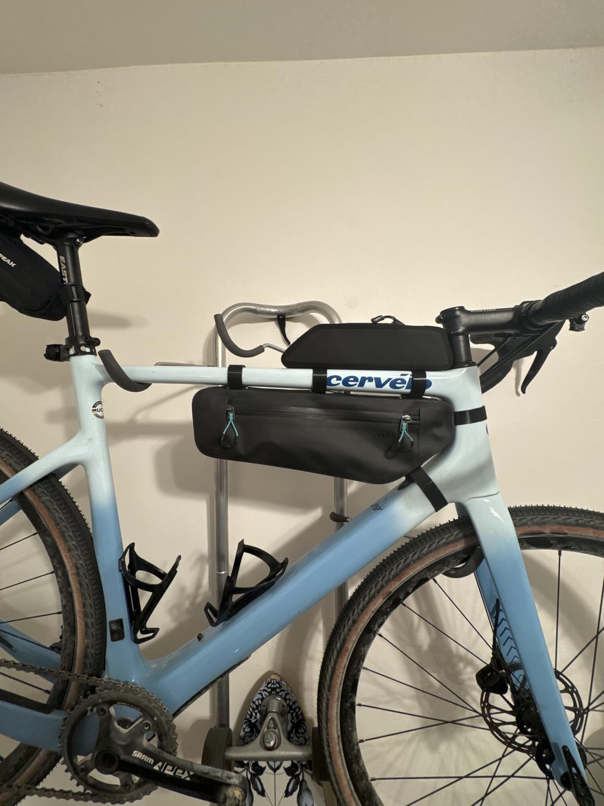 Osprey Escapist Biking Frame Bag for Men and Women, Black, Small customer photo 2