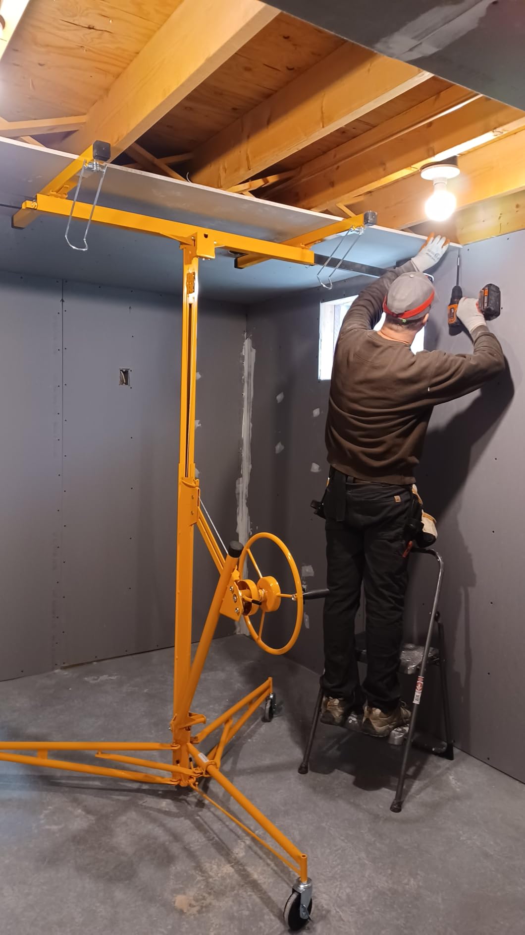 Rovibek Drywall Lift 11FT, Drywall Jack Lift Sheetrock Lift for Ceiling 360° Adjustable, Drywall Panel Hoist 150 lbs Heavy Duty Drywall Lifter, Foldable Sheetrock Lift for Home Improvement (Yellow) customer photo 2