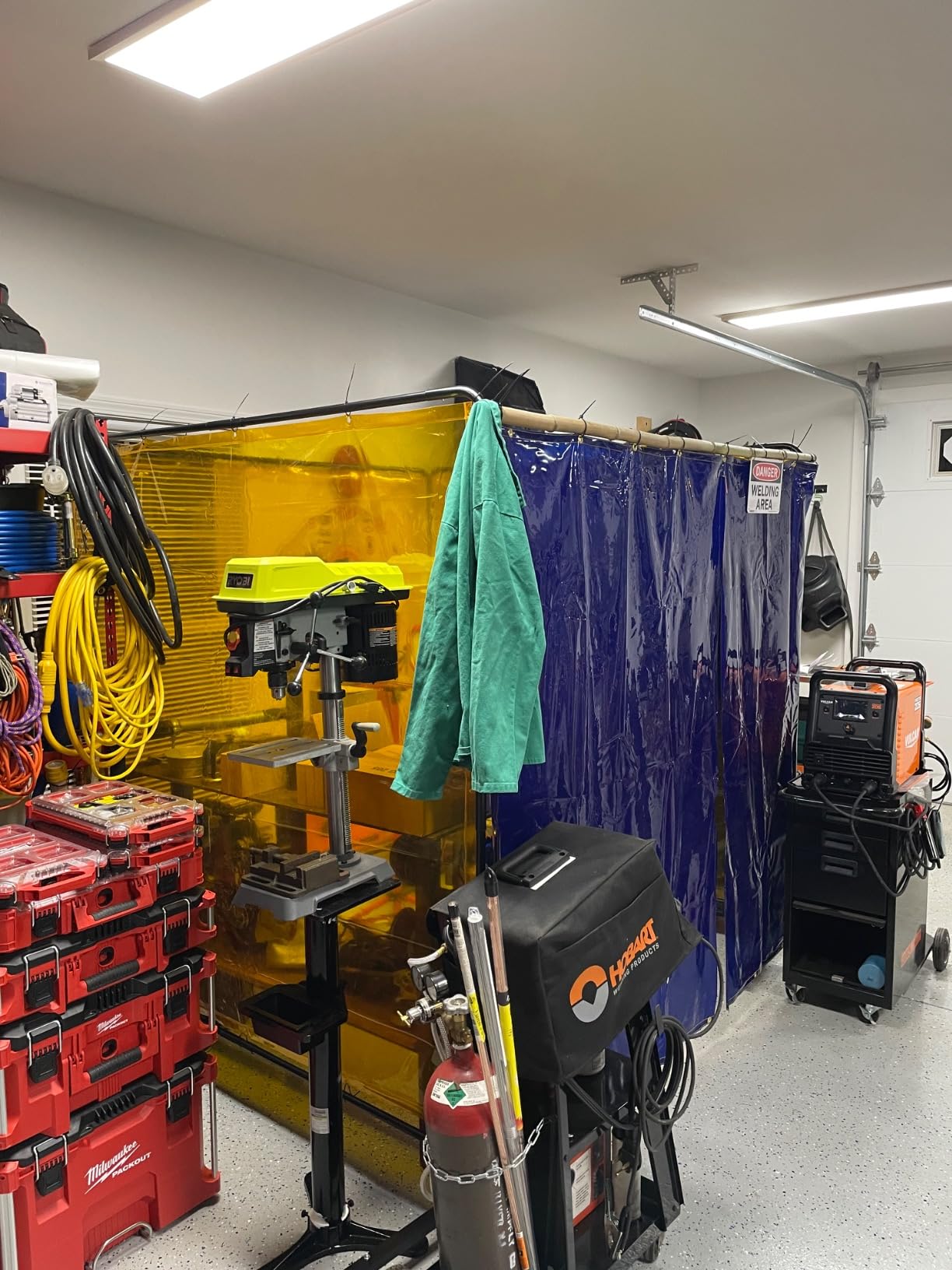 VEVOR Welding Screen with Frame, 6' x 6' 3 Panel Welding Curtain Screens, Flame-Resistant Vinyl Welding Protection Screen on 12 Swivel Wheels (6 Lockable), Movable & Professional for Workshop, Yellow customer photo 2
