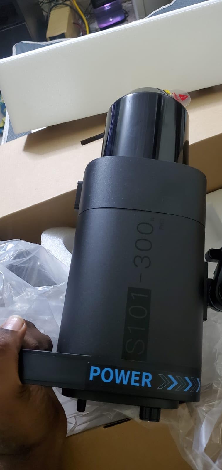 S102-400W PRO Strobe Flash Light with 2.4G Trigger, 400Ws GN62 5600K with 30W LED Modeling Lamp Bowens Mount Reflector S1/S2 Mode Silent Fan for Portrait Product Photography, QPRO Supported customer photo 2