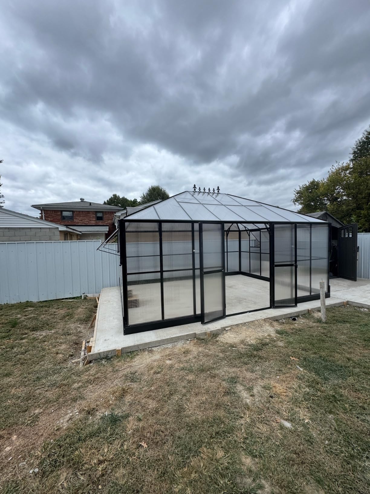 Jocisland 16x12x9.5 FT Polycarbonate Greenhouse- 6 FT Wall Height Outdoor Aluminum Greenhouses with 2 Ventilation and Rain Gutter, Double Doors with Hook, Walk-in Greenhouse for Backyard Garden customer photo 1