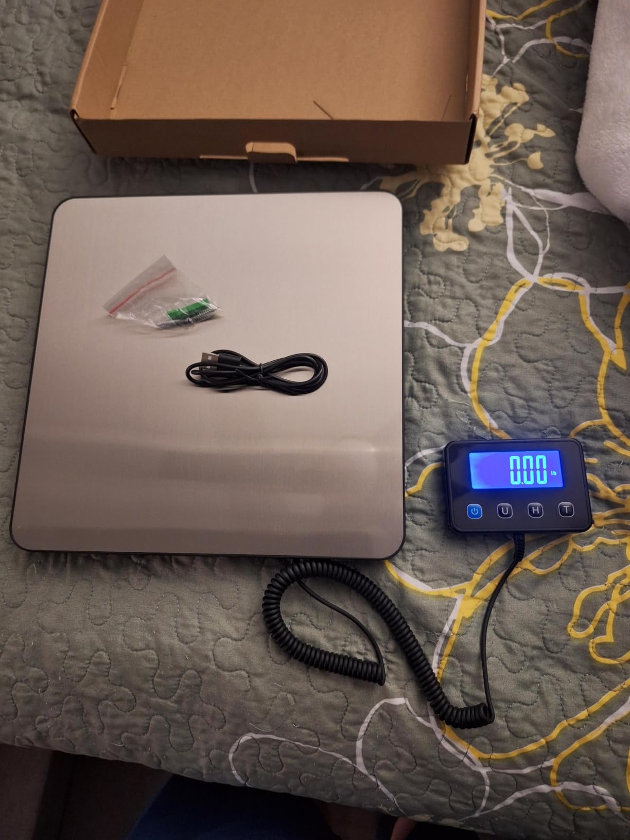 KUAIVO Shipping Scale, 660lbs Heavy Duty Digital Postal Scale for Packages, 0.7oz High Accurate Postage Scale for Small Business, Luggage, Home Use, Battery & Charging Cable Include customer photo 2